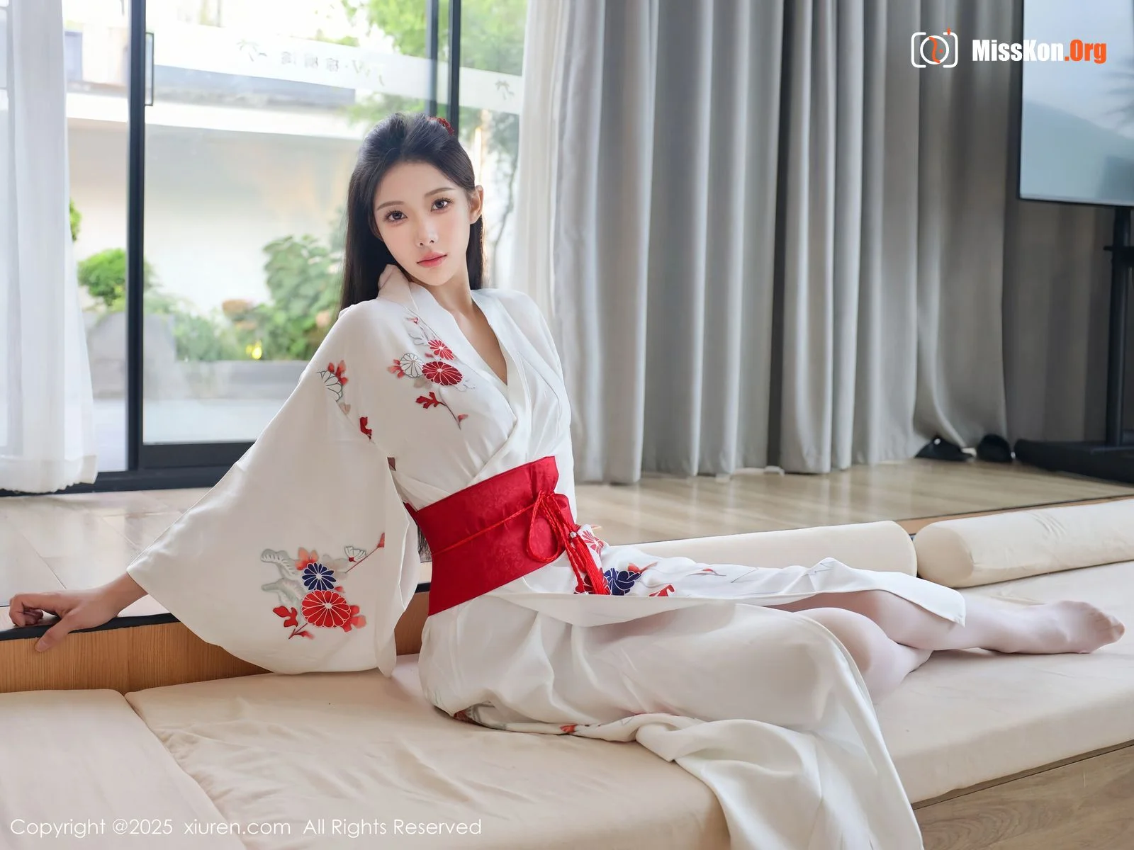 Li Shuanger - Photo 8