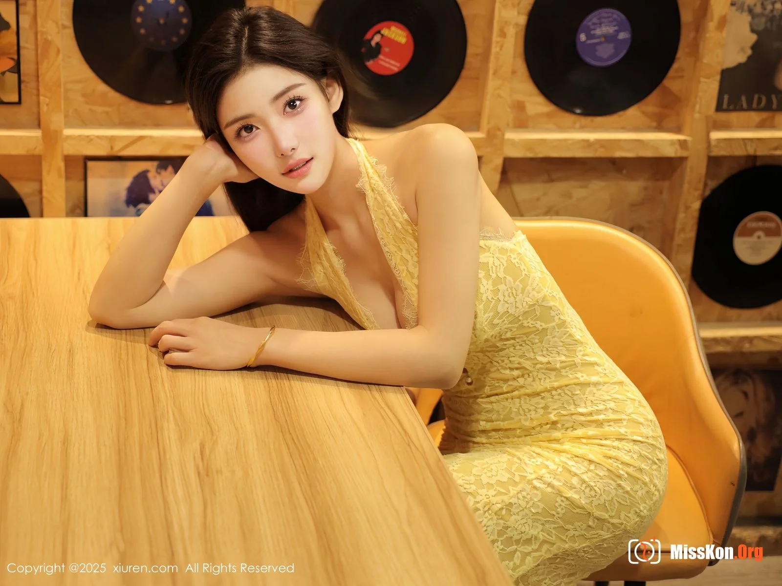 Li Shuanger - Photo 12