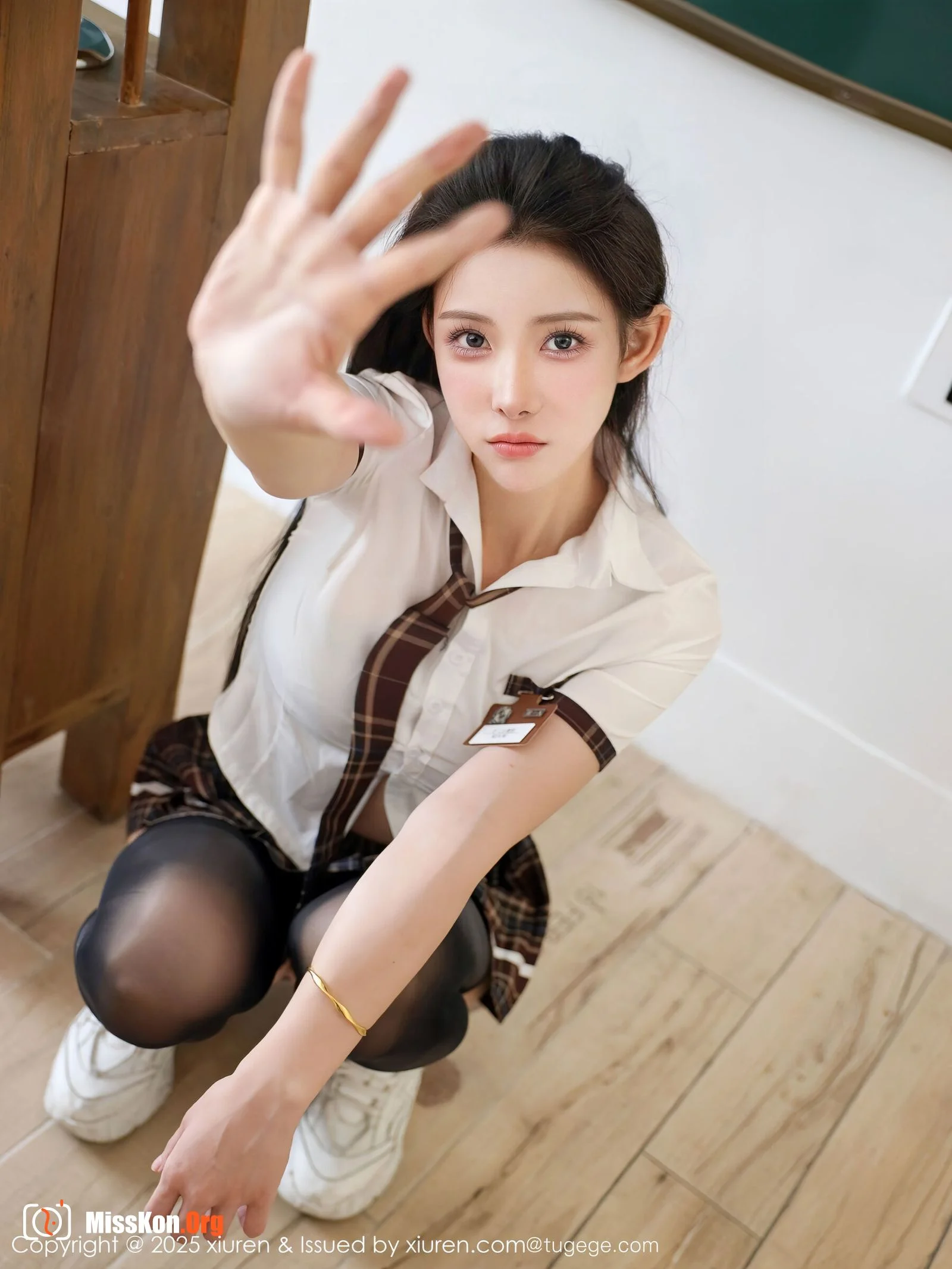 Li Shuanger - Photo 27