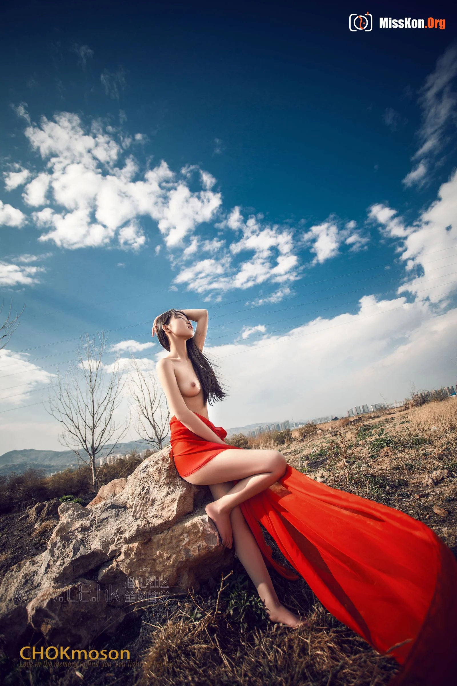 Li Xin undress in wild field - Photo 11