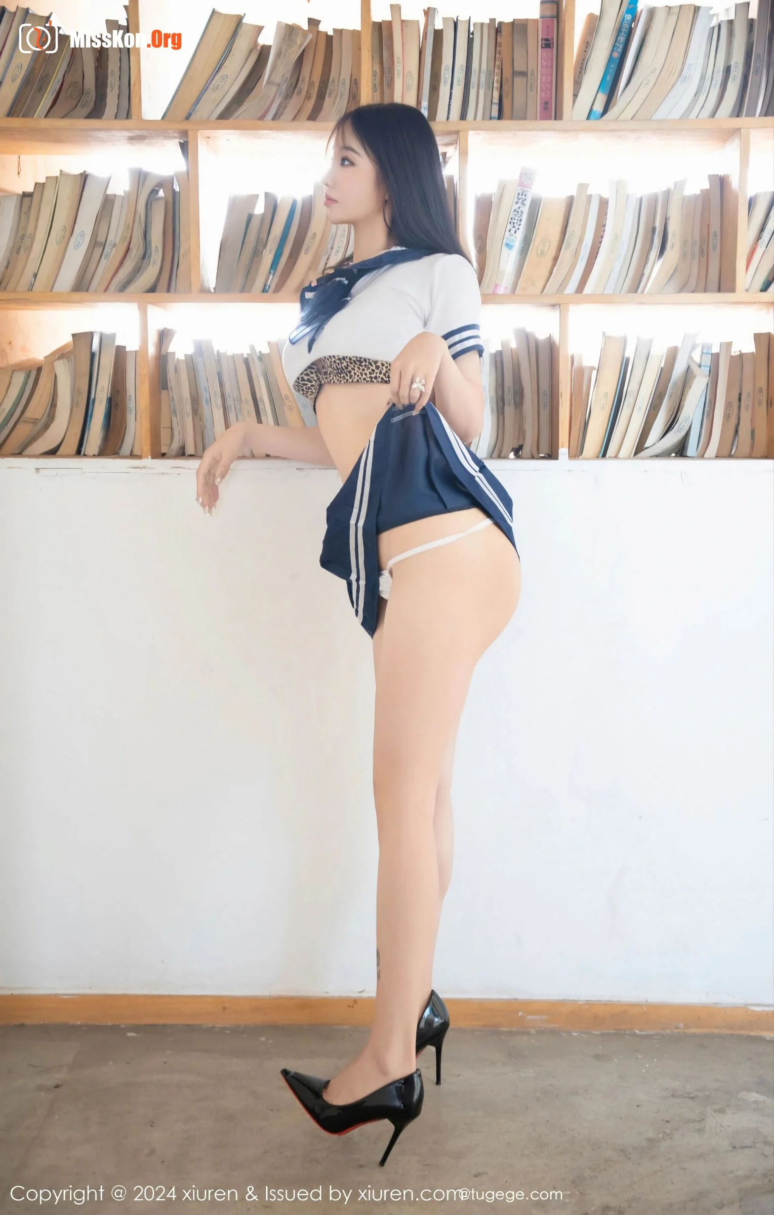 Li Yan - Photo 31