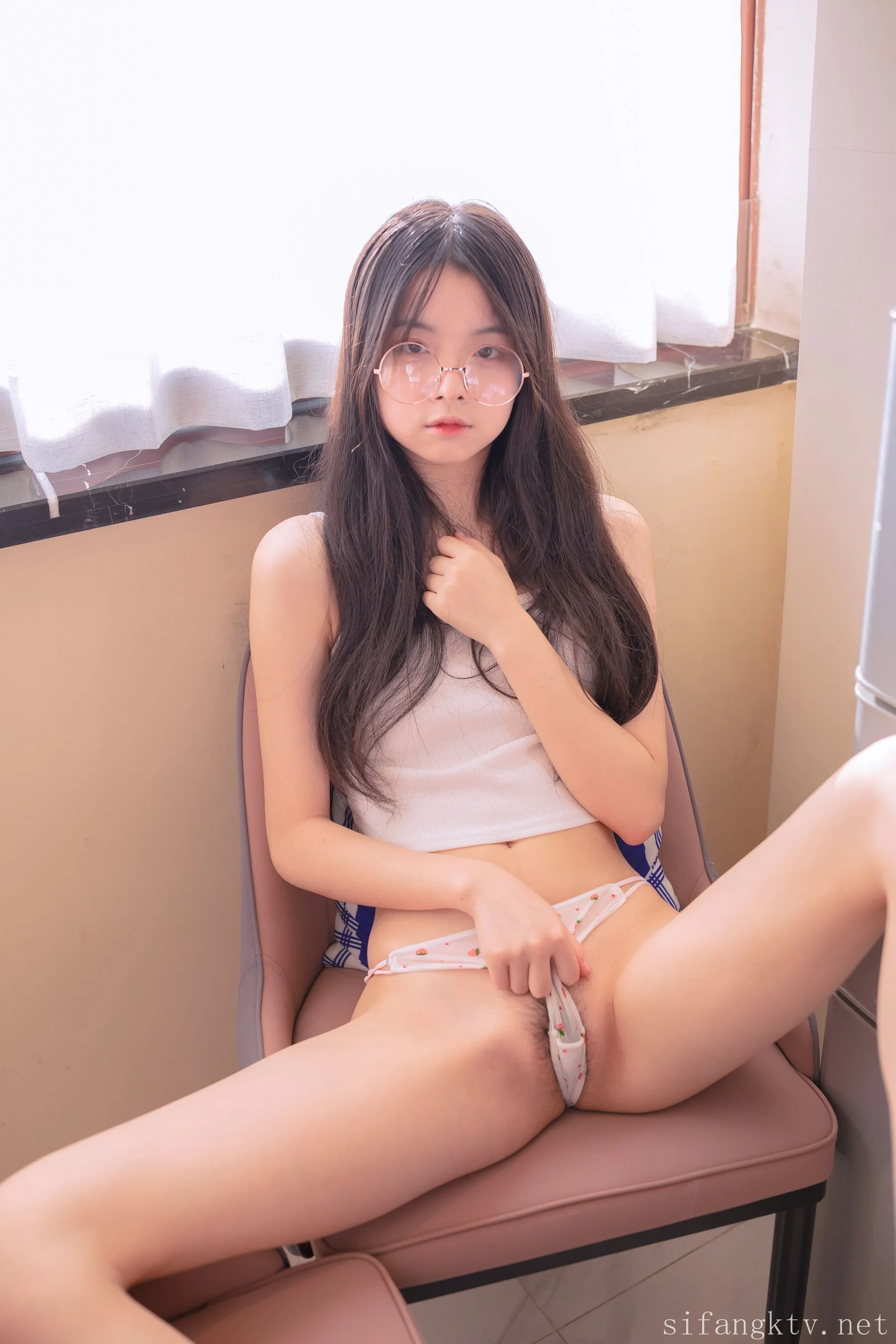 Lin Shuci: Transparent underwear