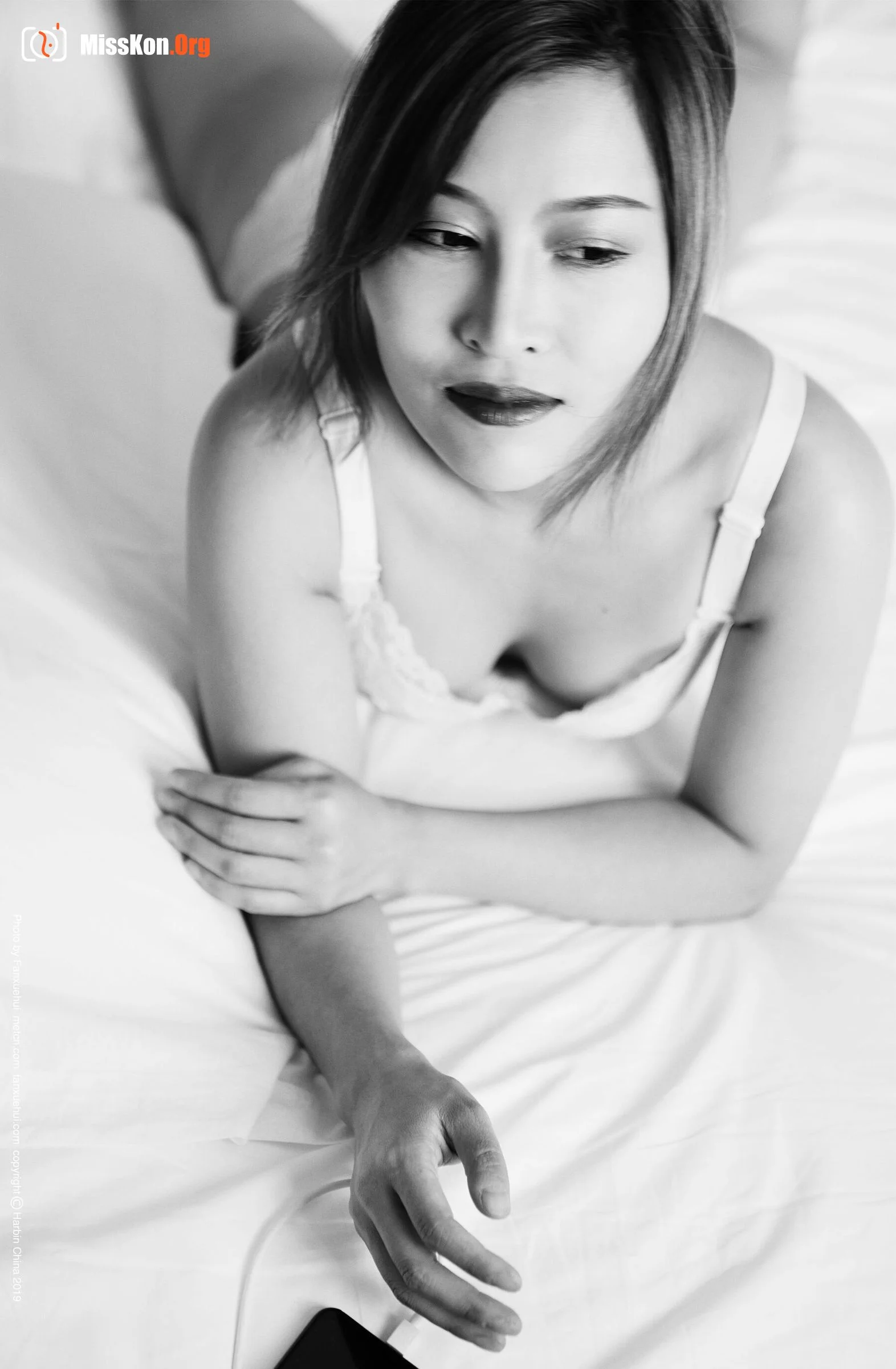 Ling Yunjiao: Beautiful girl on white sheets 2 (2020-01-02) - Photo 8