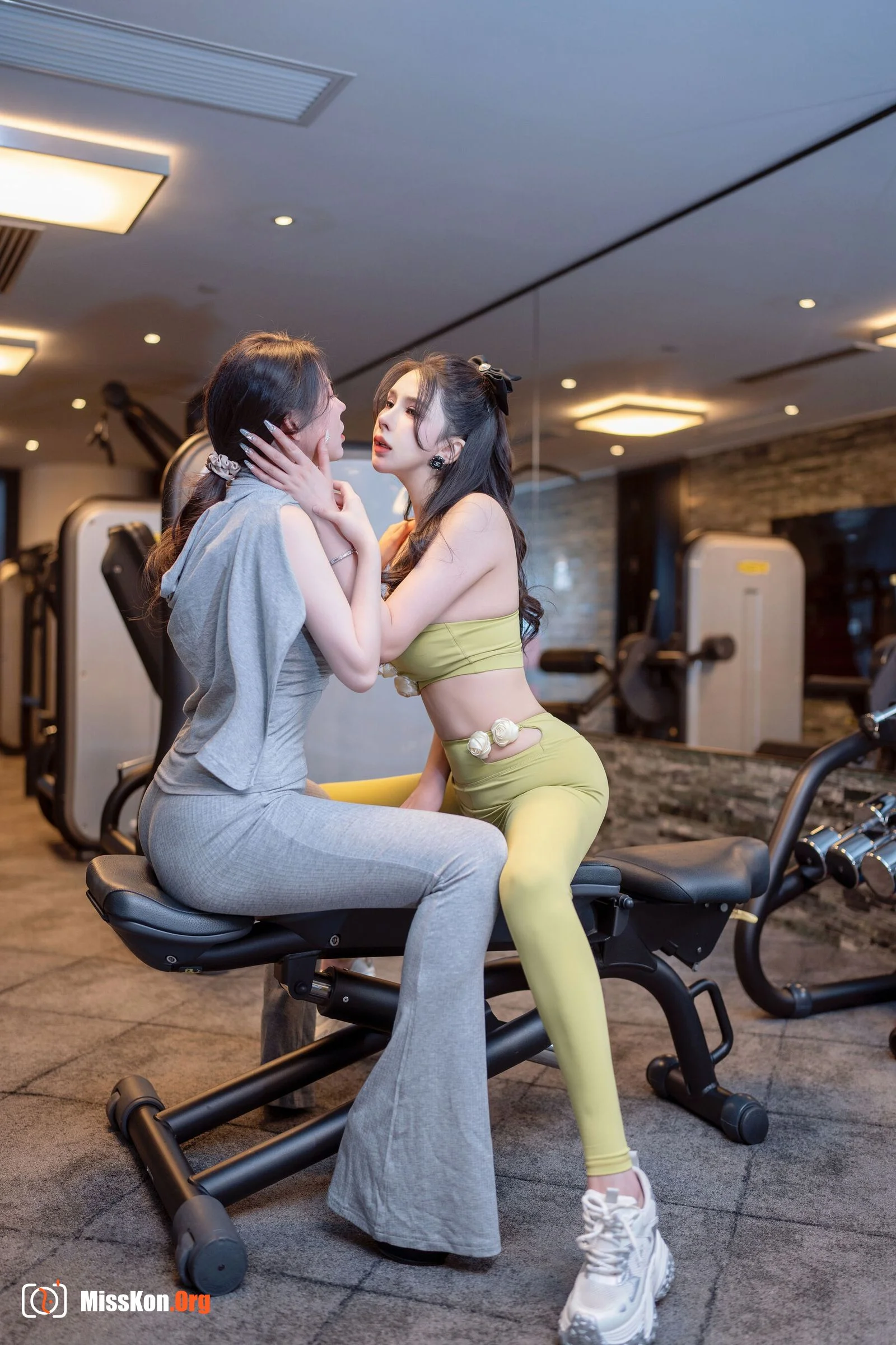 Lisa Li & Bai Ruxue Abby "Private Purchase Outflow" - Photo 11