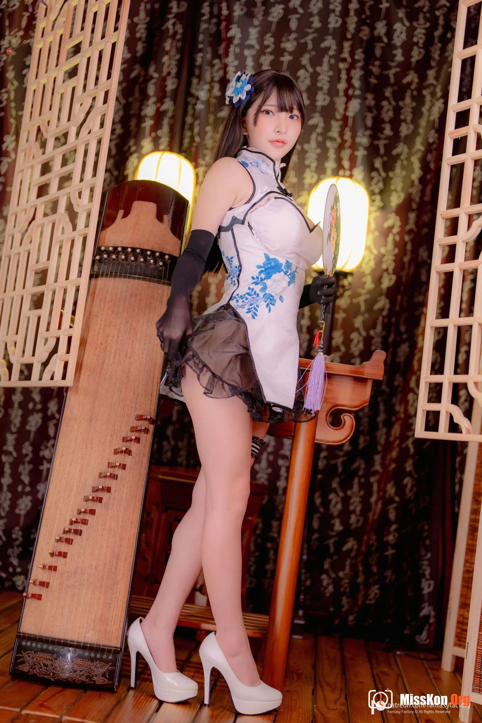 Little Ding: Cheongsam Small Vase - Photo 7
