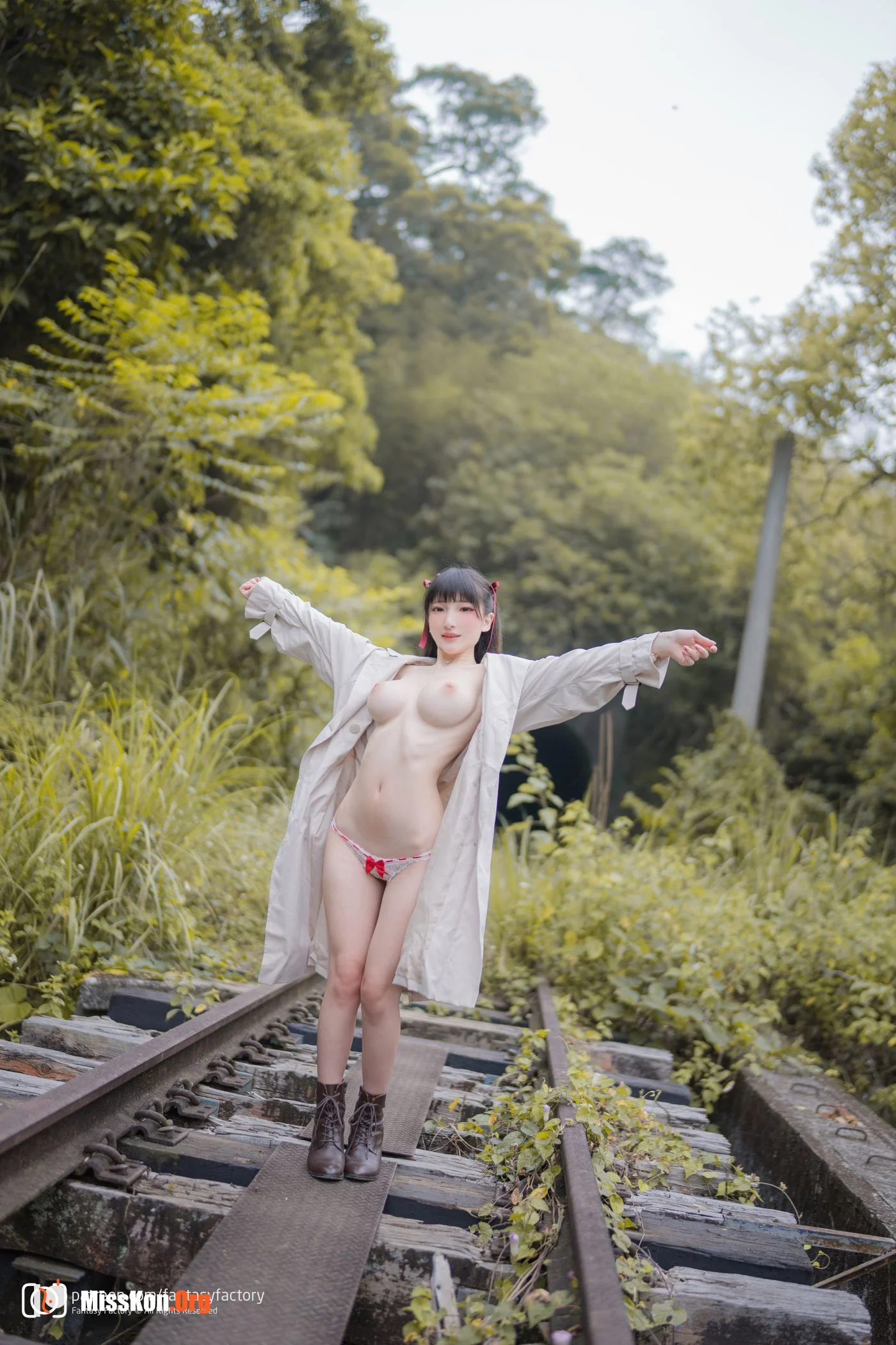 Little Ding: Exhibitionist - Photo 11