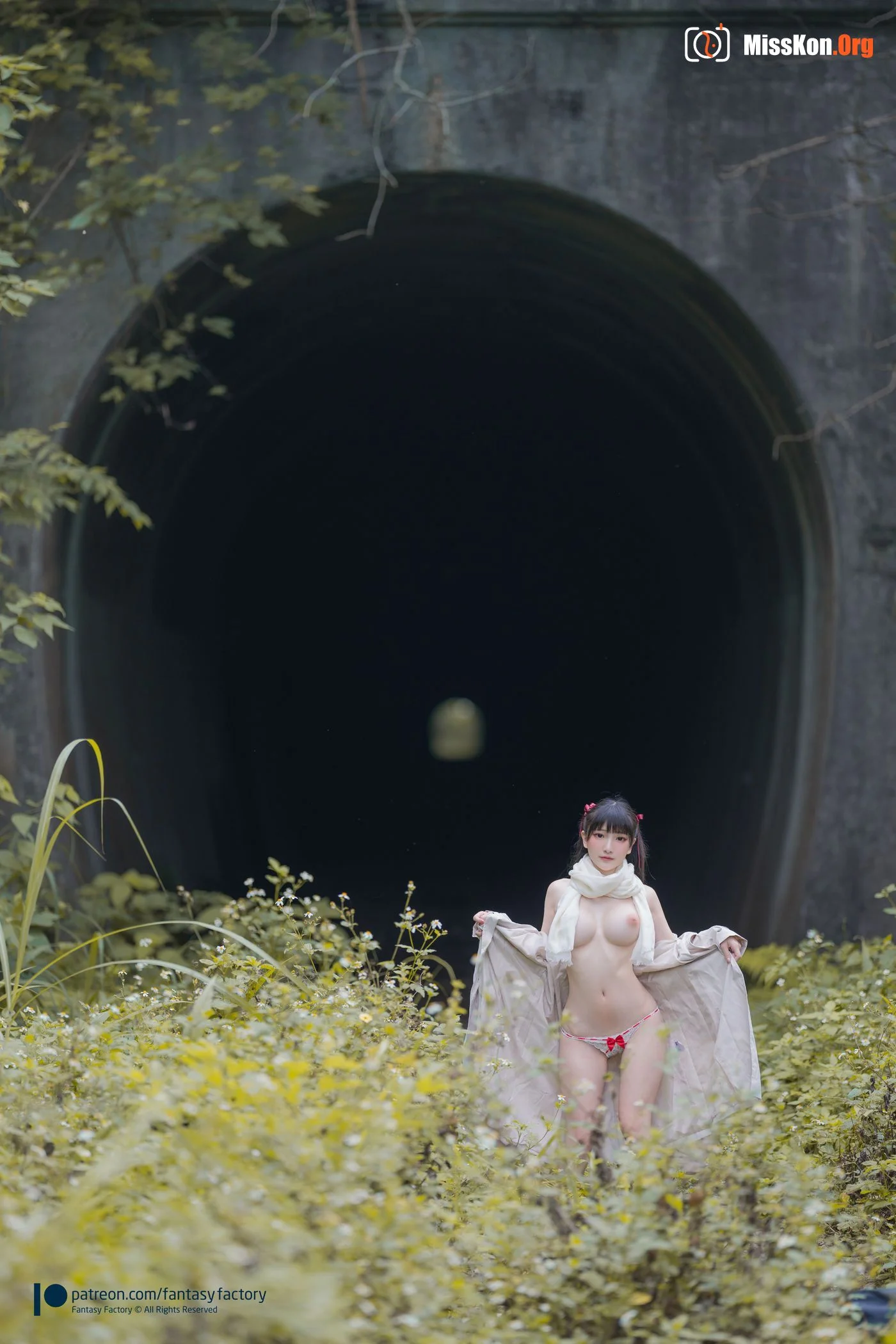 Little Ding: Exhibitionist - Photo 2