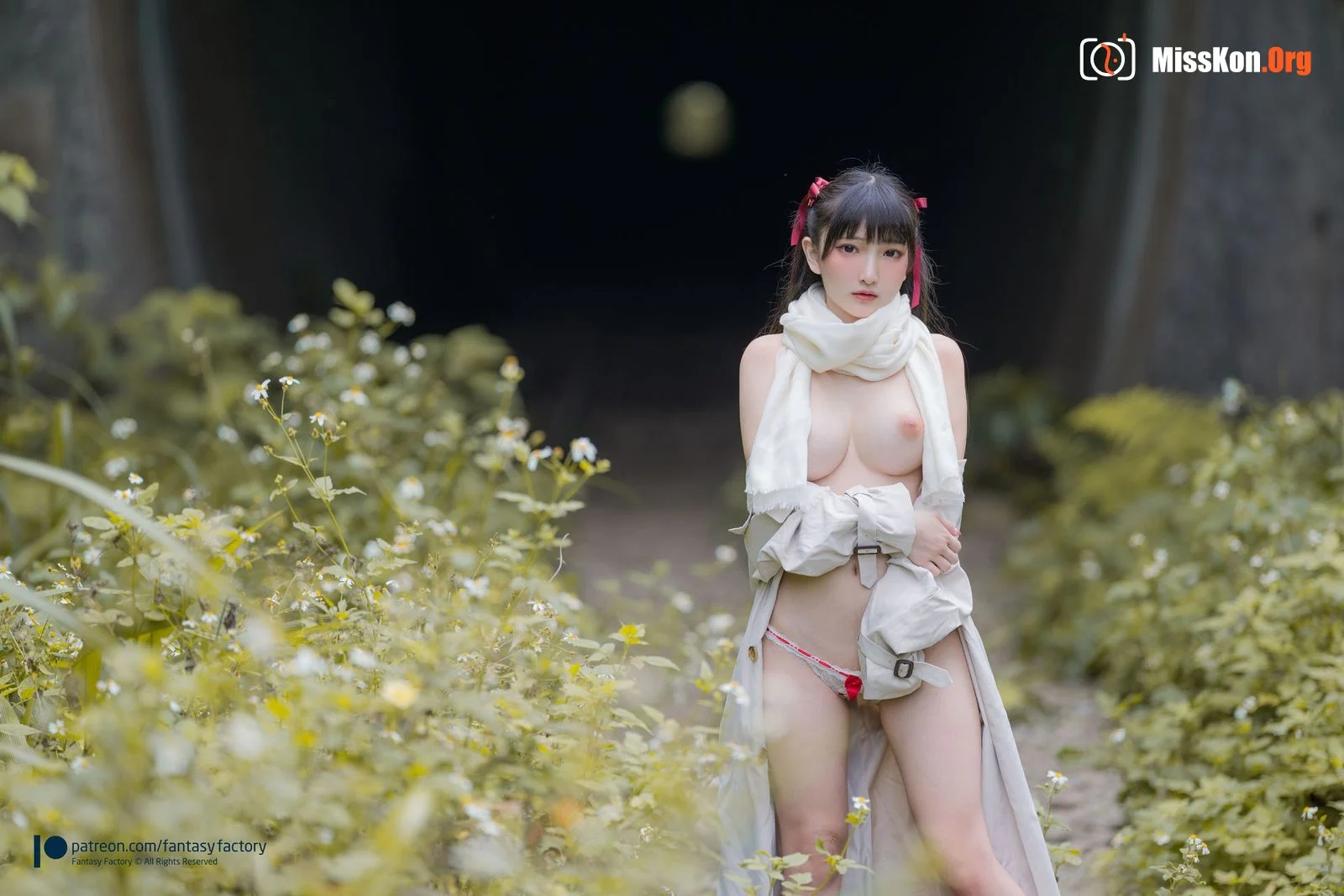 Little Ding: Exhibitionist - Photo 3