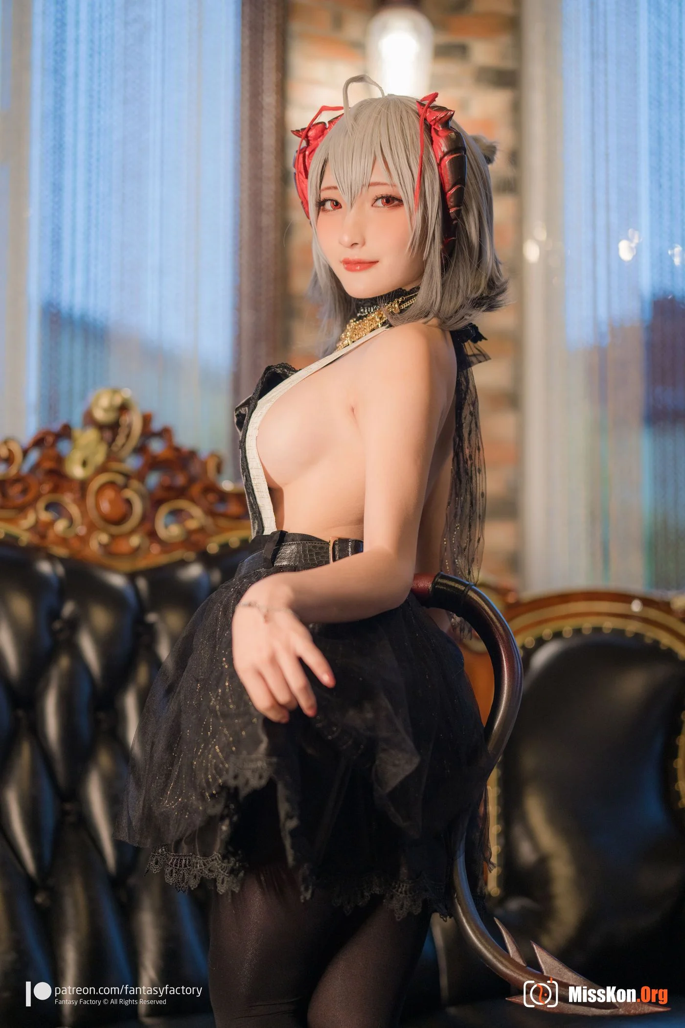 Little Ding: W - Photo 2
