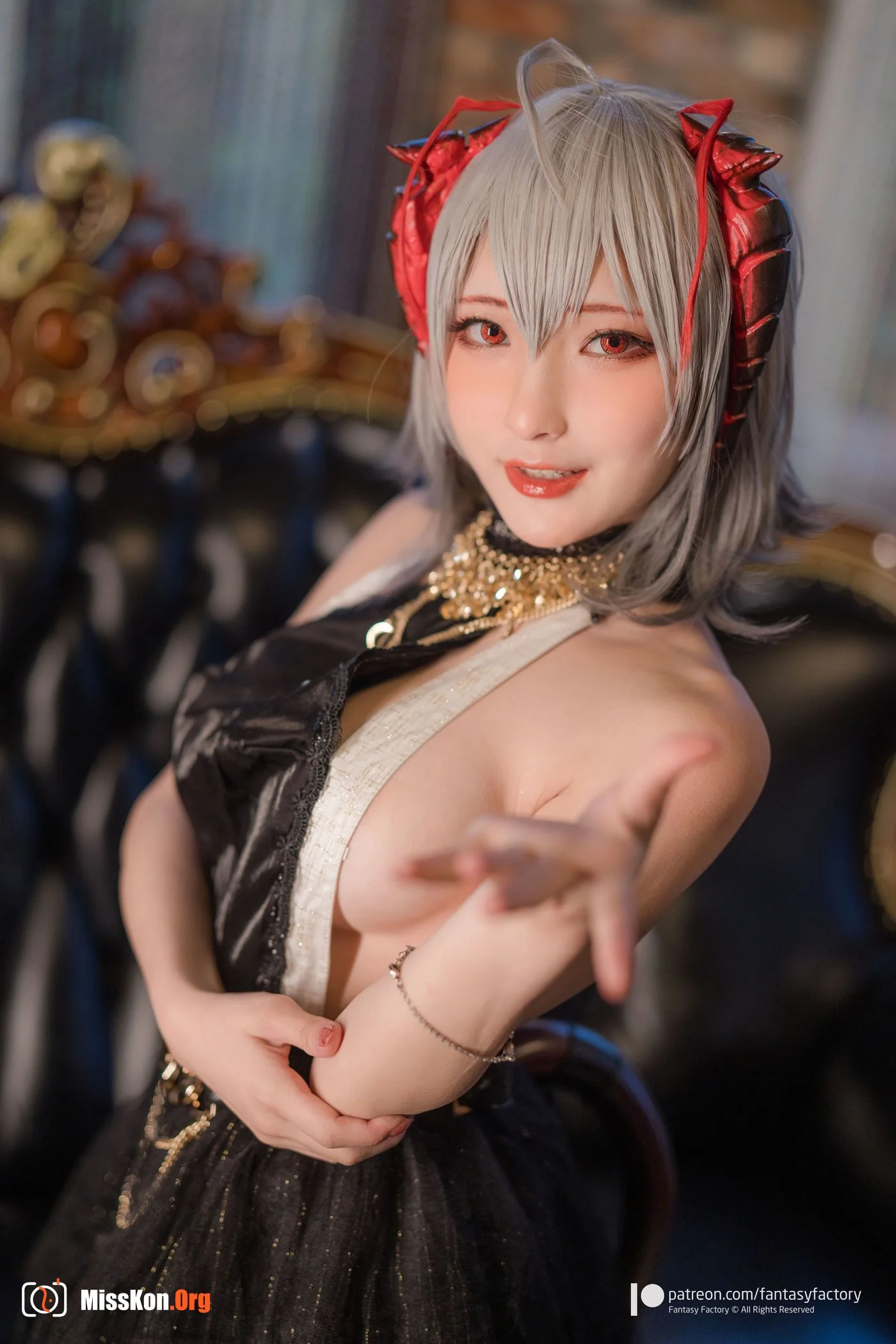 Little Ding: W - Photo 5