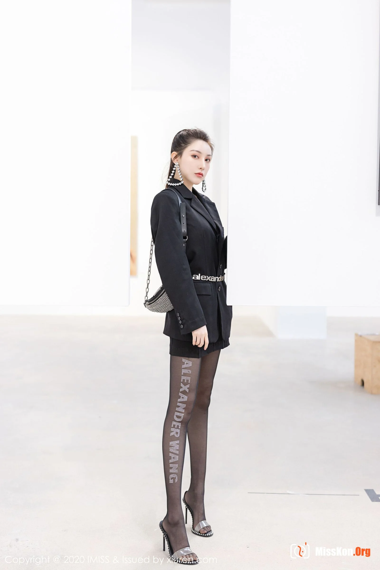 Liu Yining - Photo 28