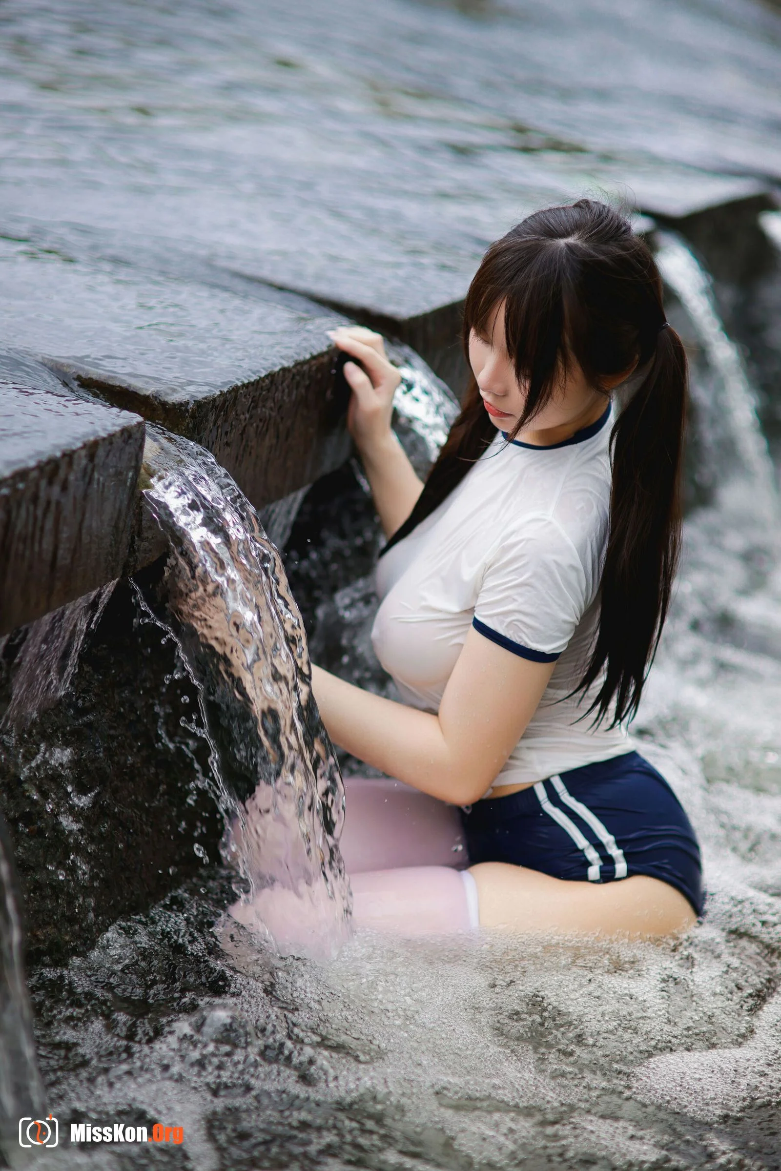 Liuwei Dihuang Jiang: Gym suit - Photo 12