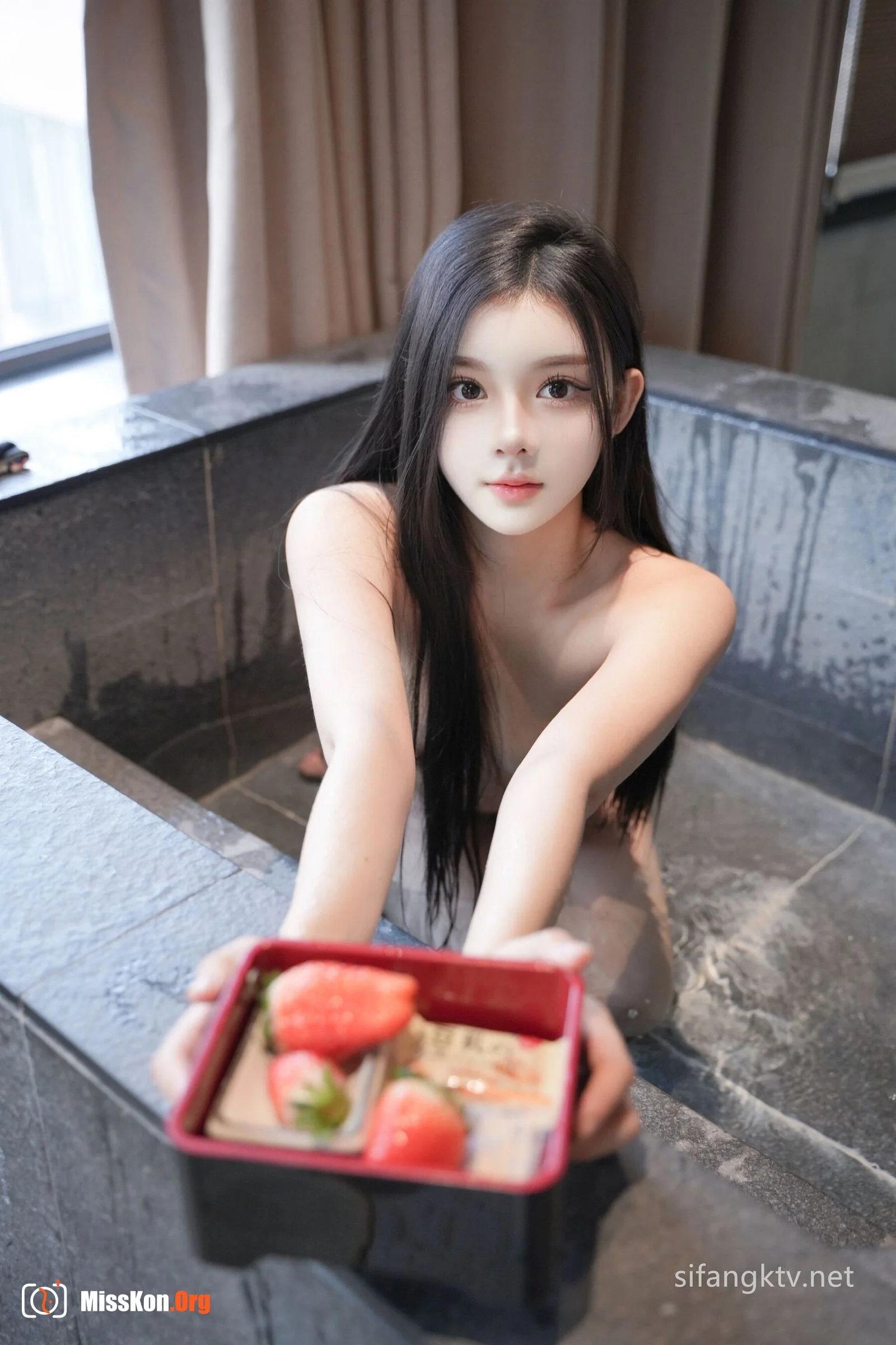 Long Xuer: Swimsuit - Photo 5