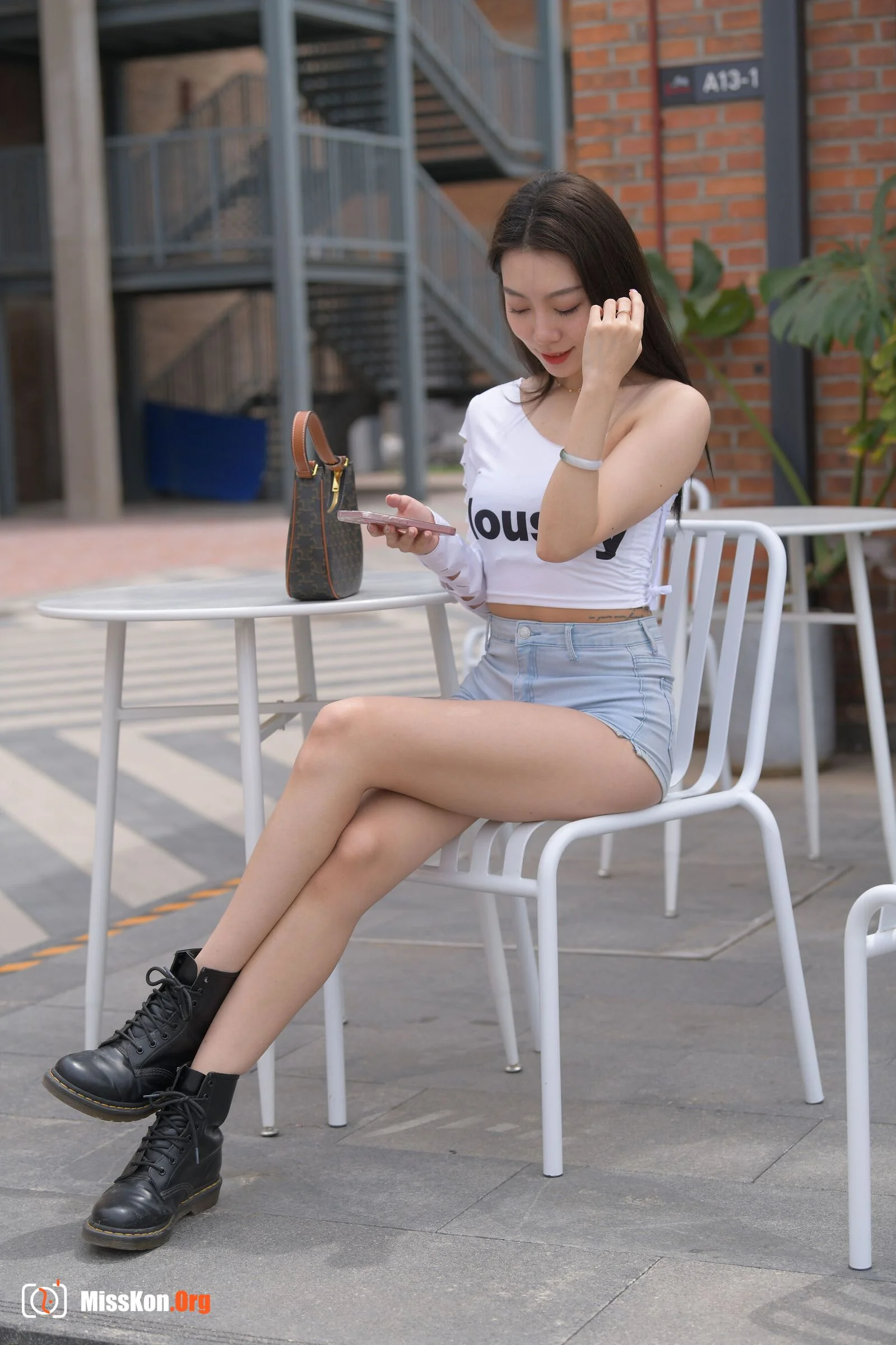 Love (Magic Mirror Street Photography: The Beginning) - Photo 11