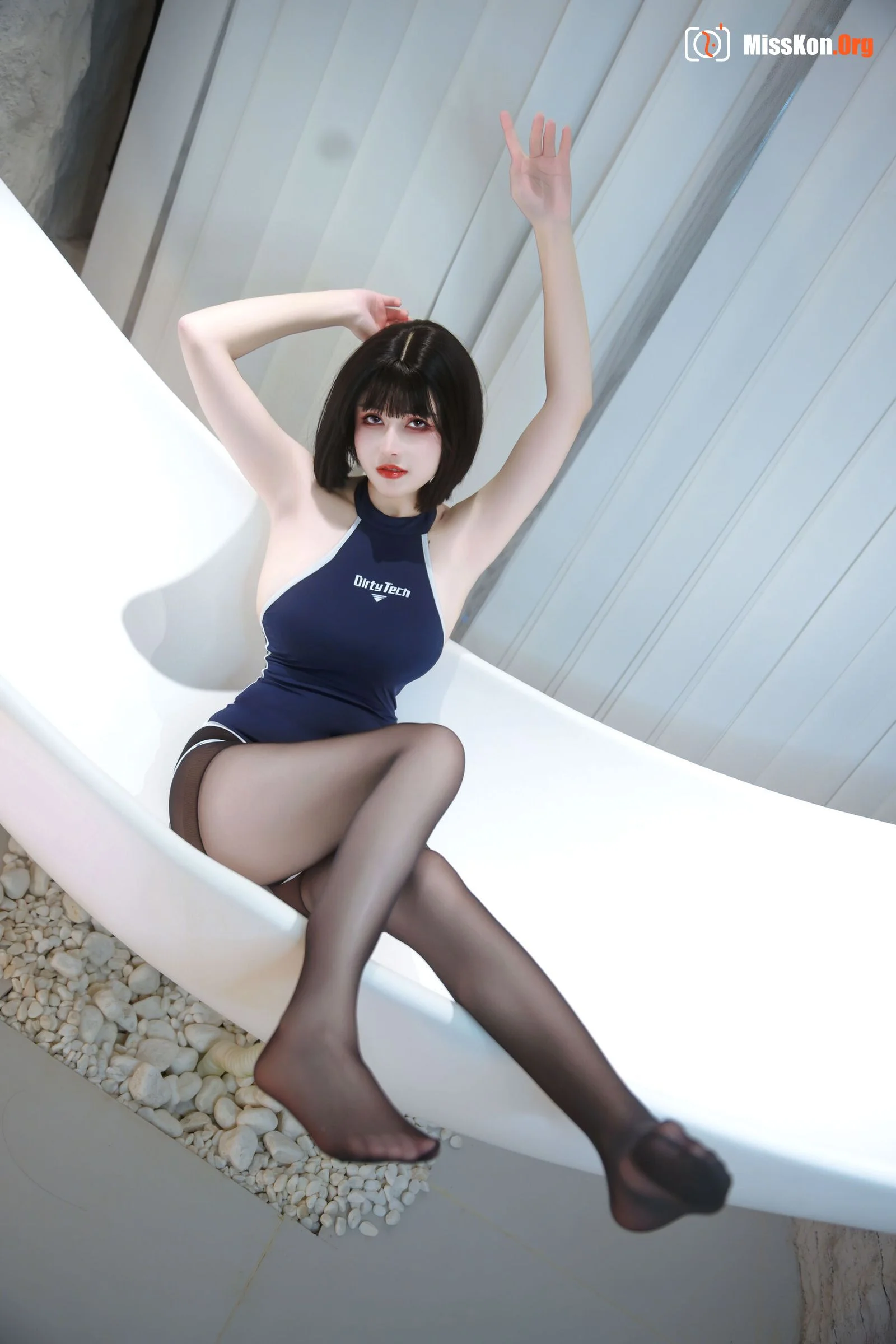 Lu Basui: Competitive Swimsuit - Photo 12