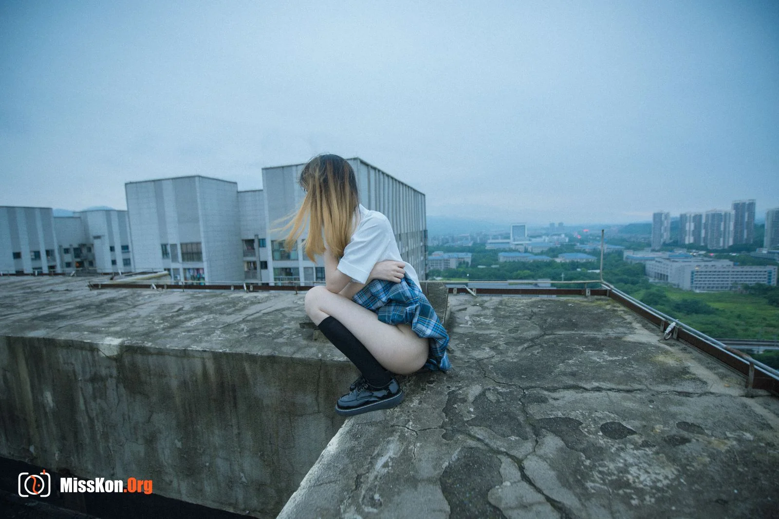 Lu Chu: Rooftop - Photo 15
