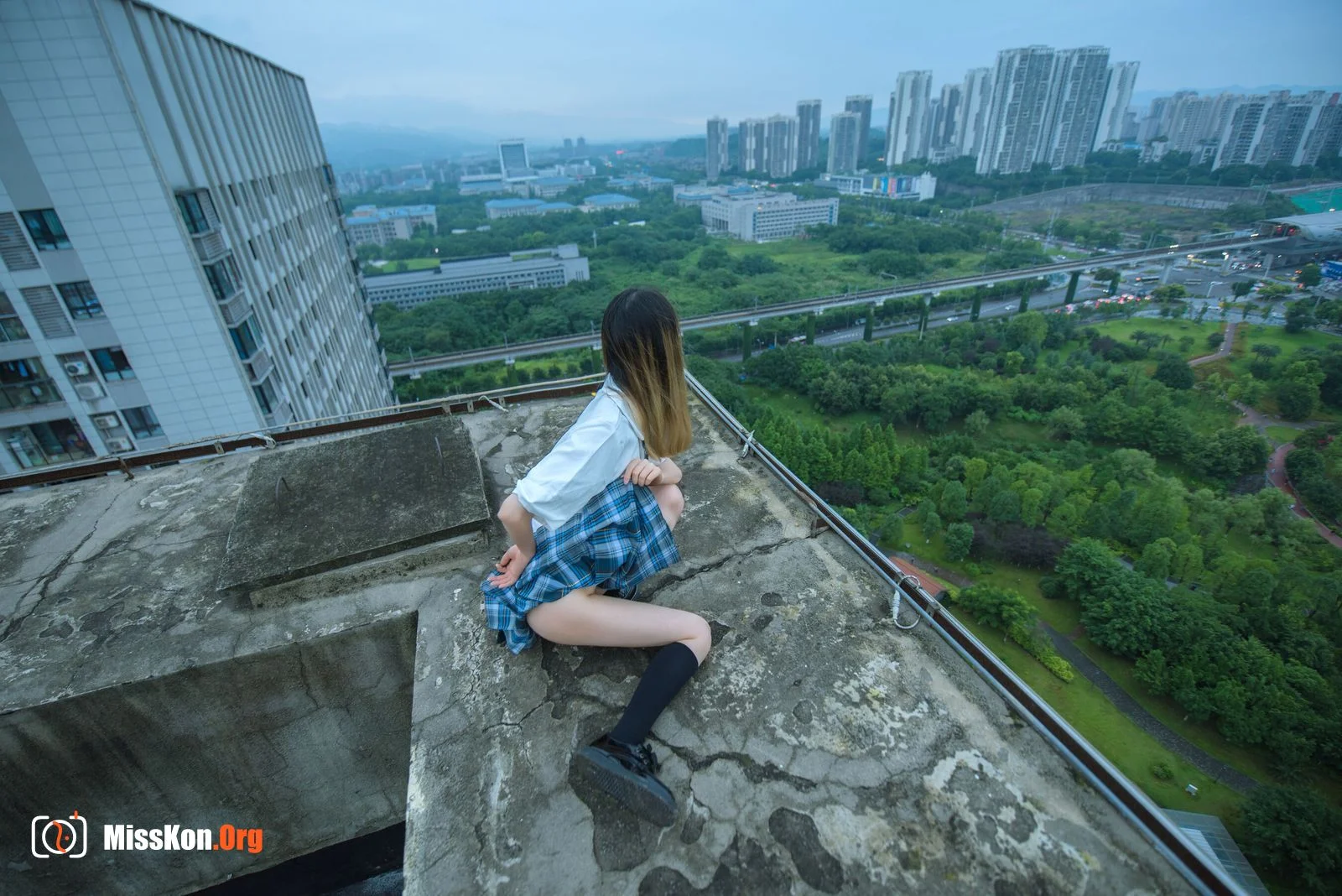 Lu Chu: Rooftop - Photo 16