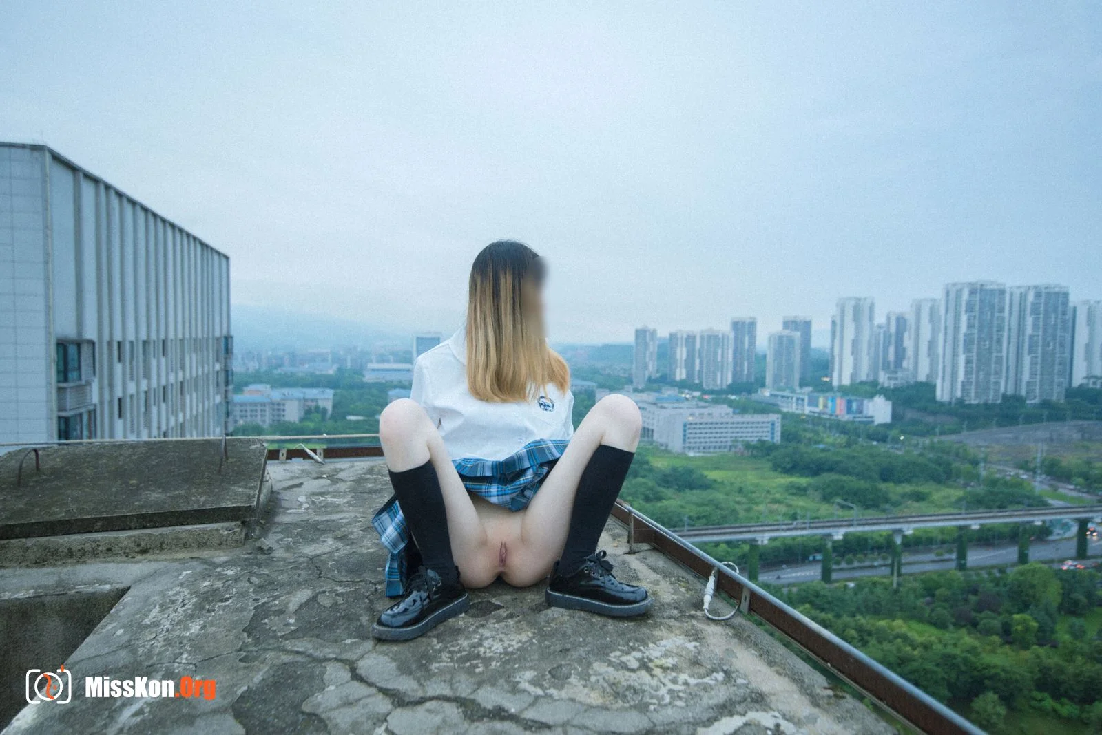 Lu Chu: Rooftop - Photo 17