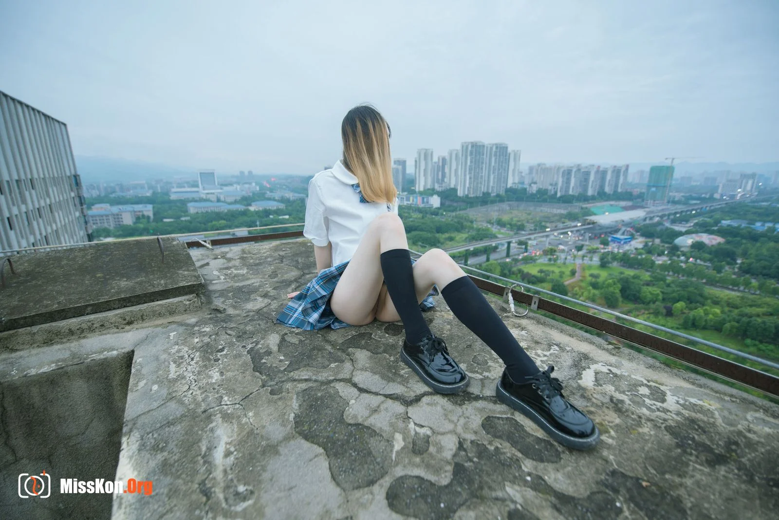 Lu Chu: Rooftop - Photo 20
