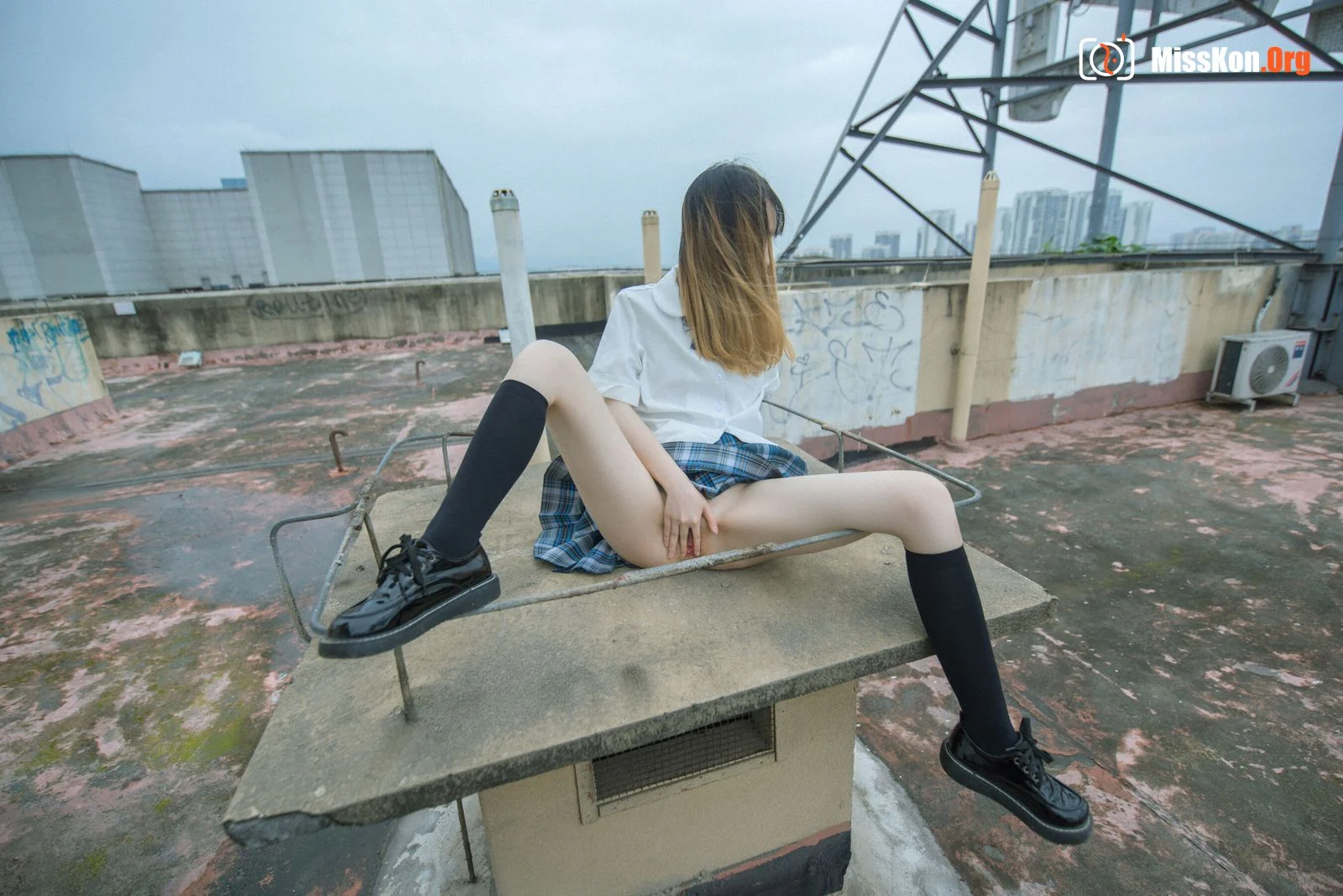 Lu Chu: Rooftop - Photo 9