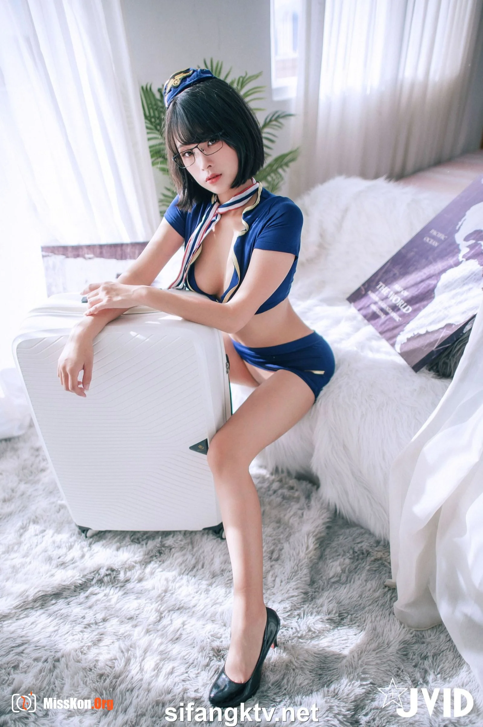 Lulumi: The Education of a Sexy and Beautiful Stewardess - Photo 12