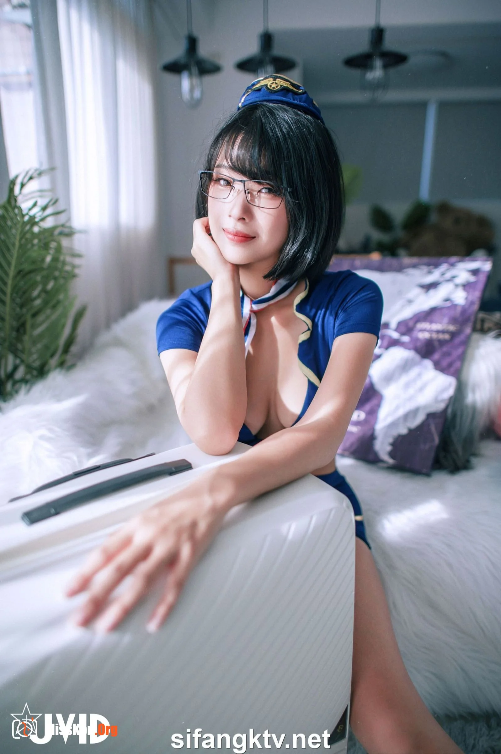 Lulumi: The Education of a Sexy and Beautiful Stewardess - Photo 13