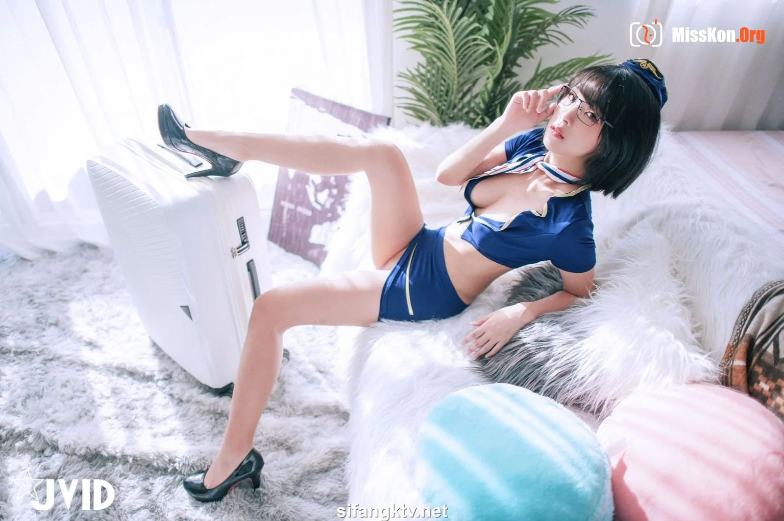 Lulumi: The Education of a Sexy and Beautiful Stewardess - Photo 14