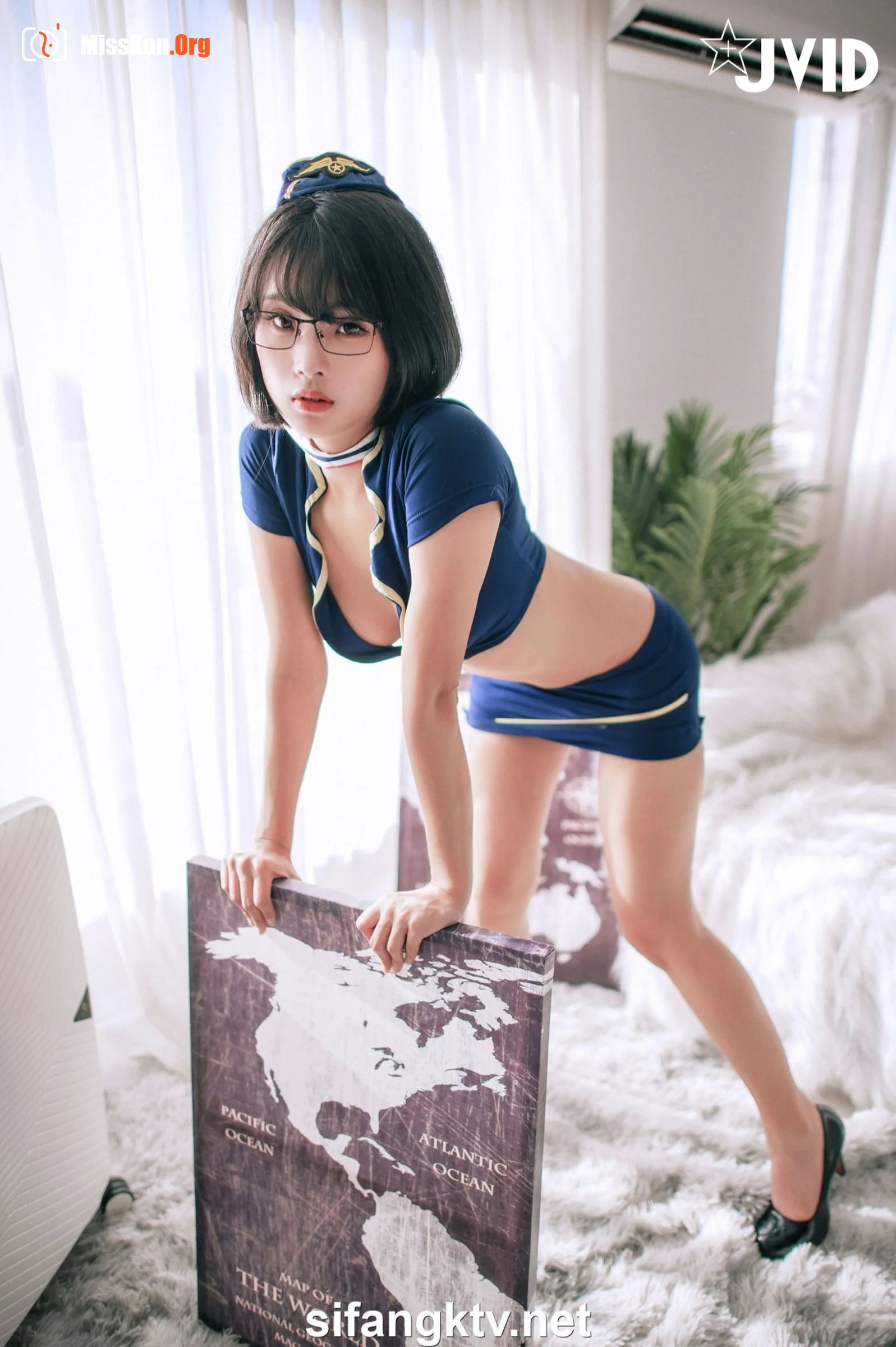 Lulumi: The Education of a Sexy and Beautiful Stewardess - Photo 19