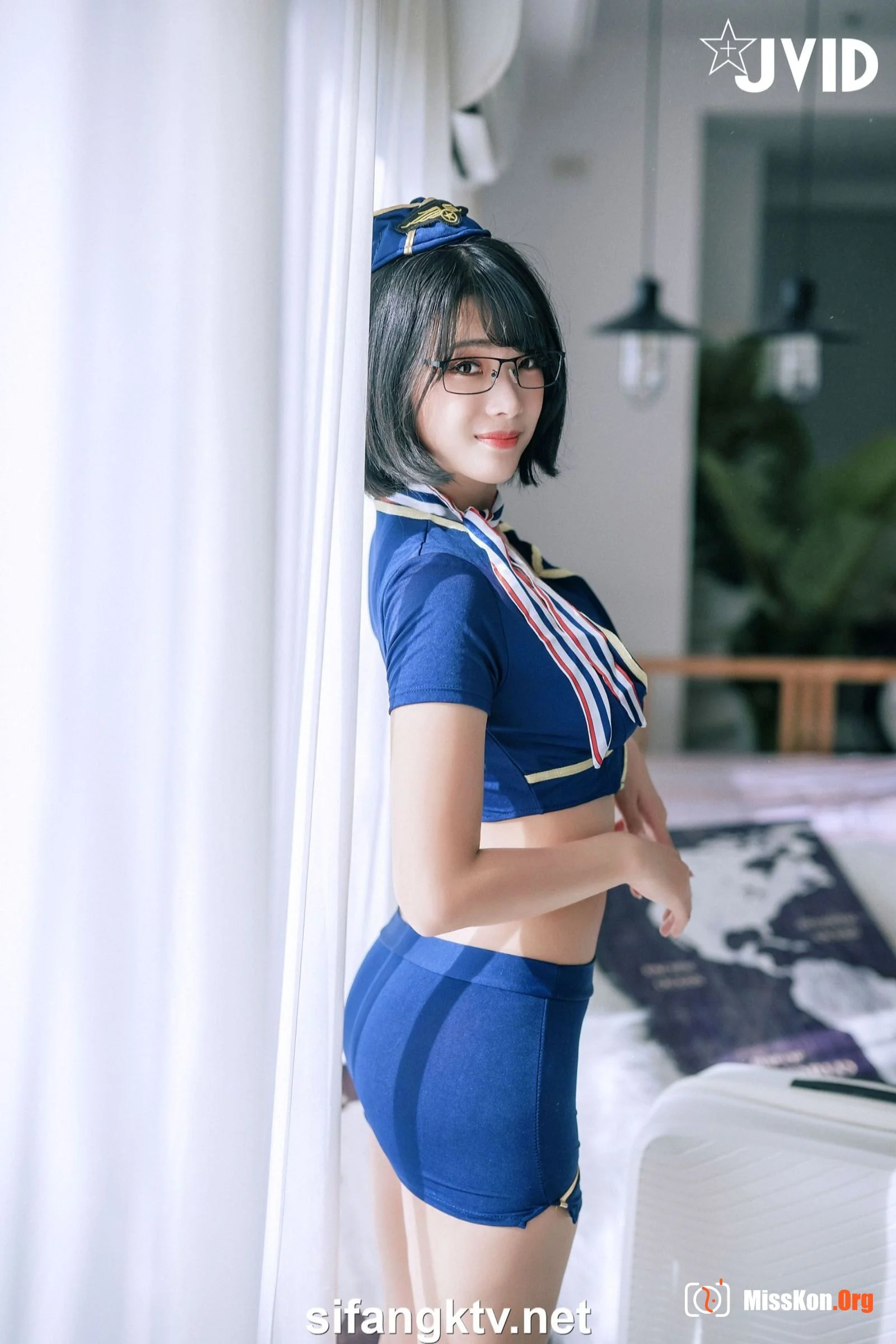 Lulumi: The Education of a Sexy and Beautiful Stewardess - Photo 3