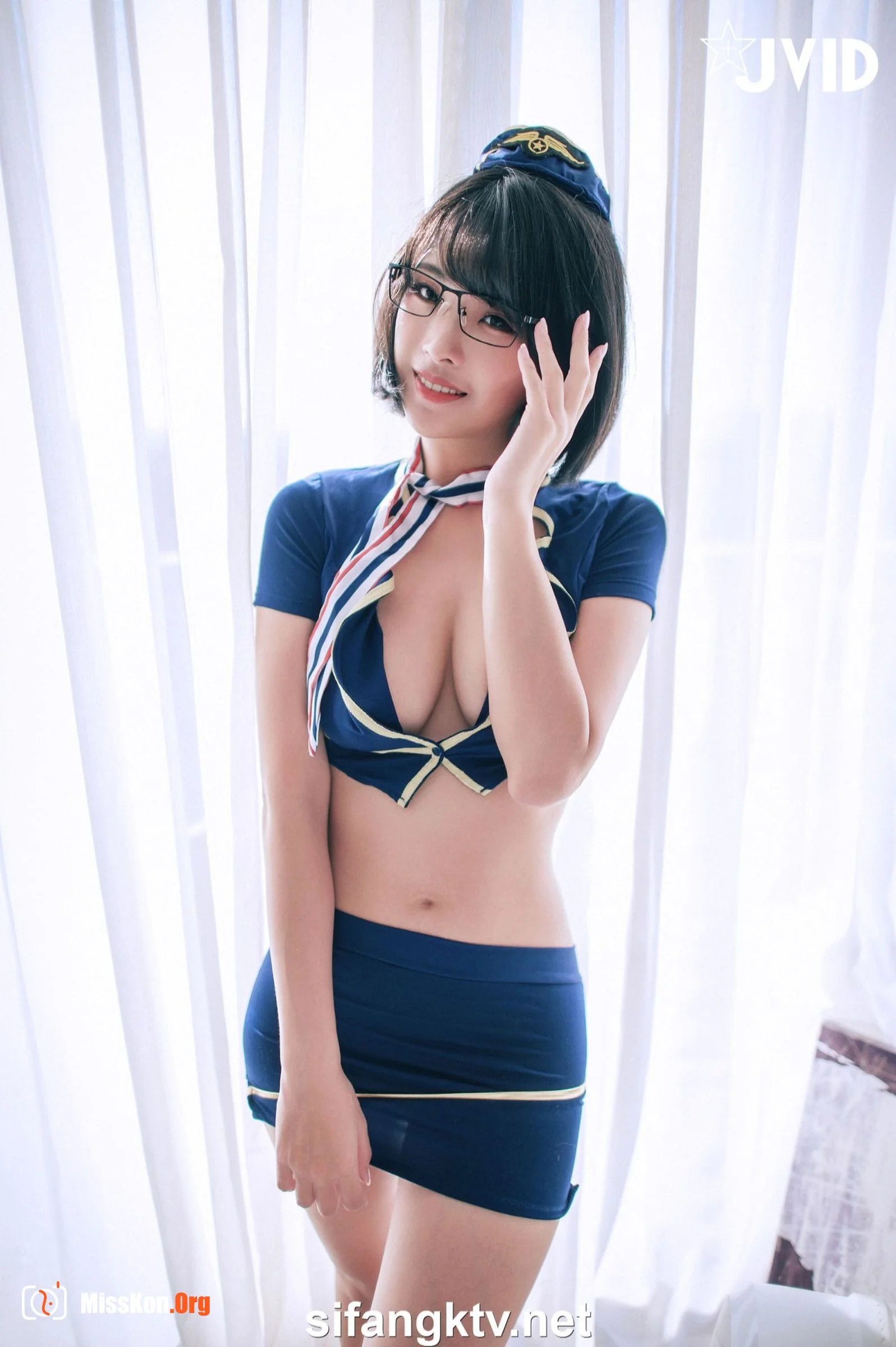Lulumi: The Education of a Sexy and Beautiful Stewardess - Photo 9