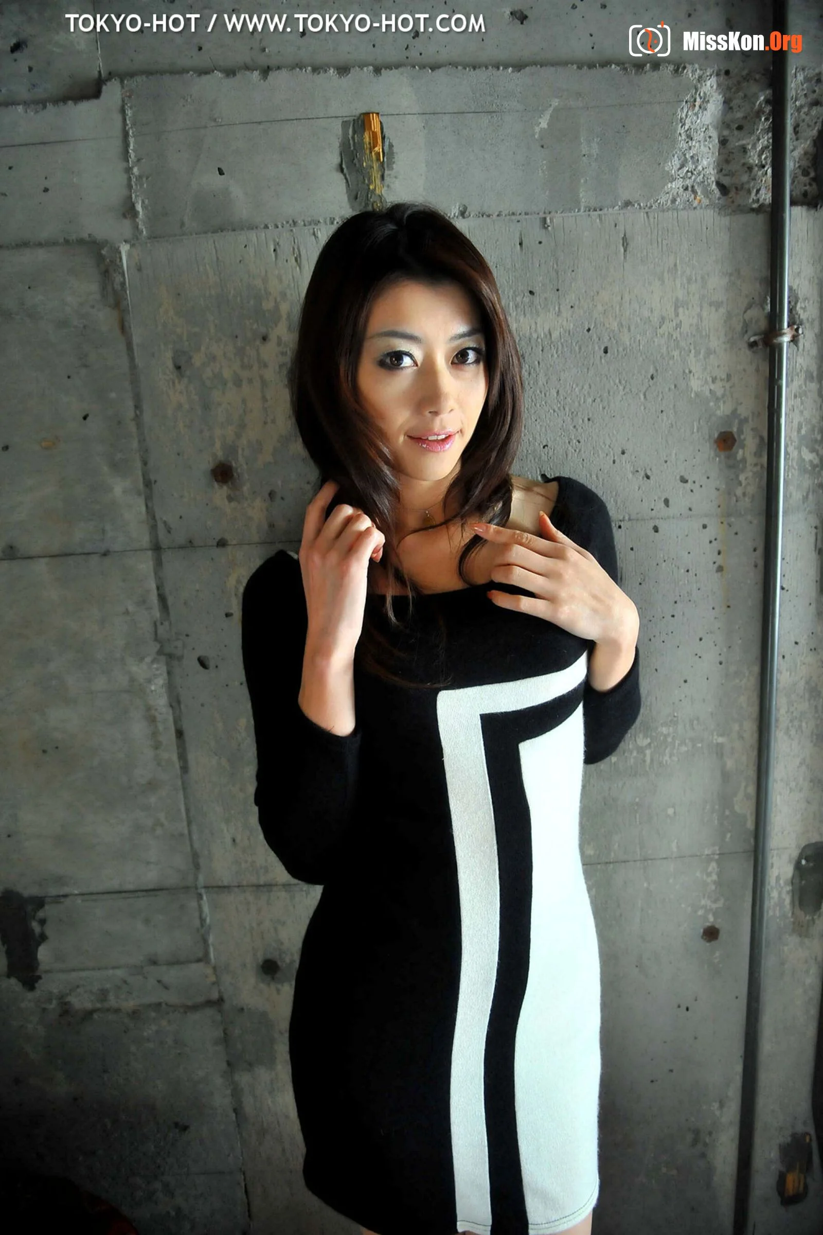 Maki Hojo (Tokyo-Hot e444) - Photo 2