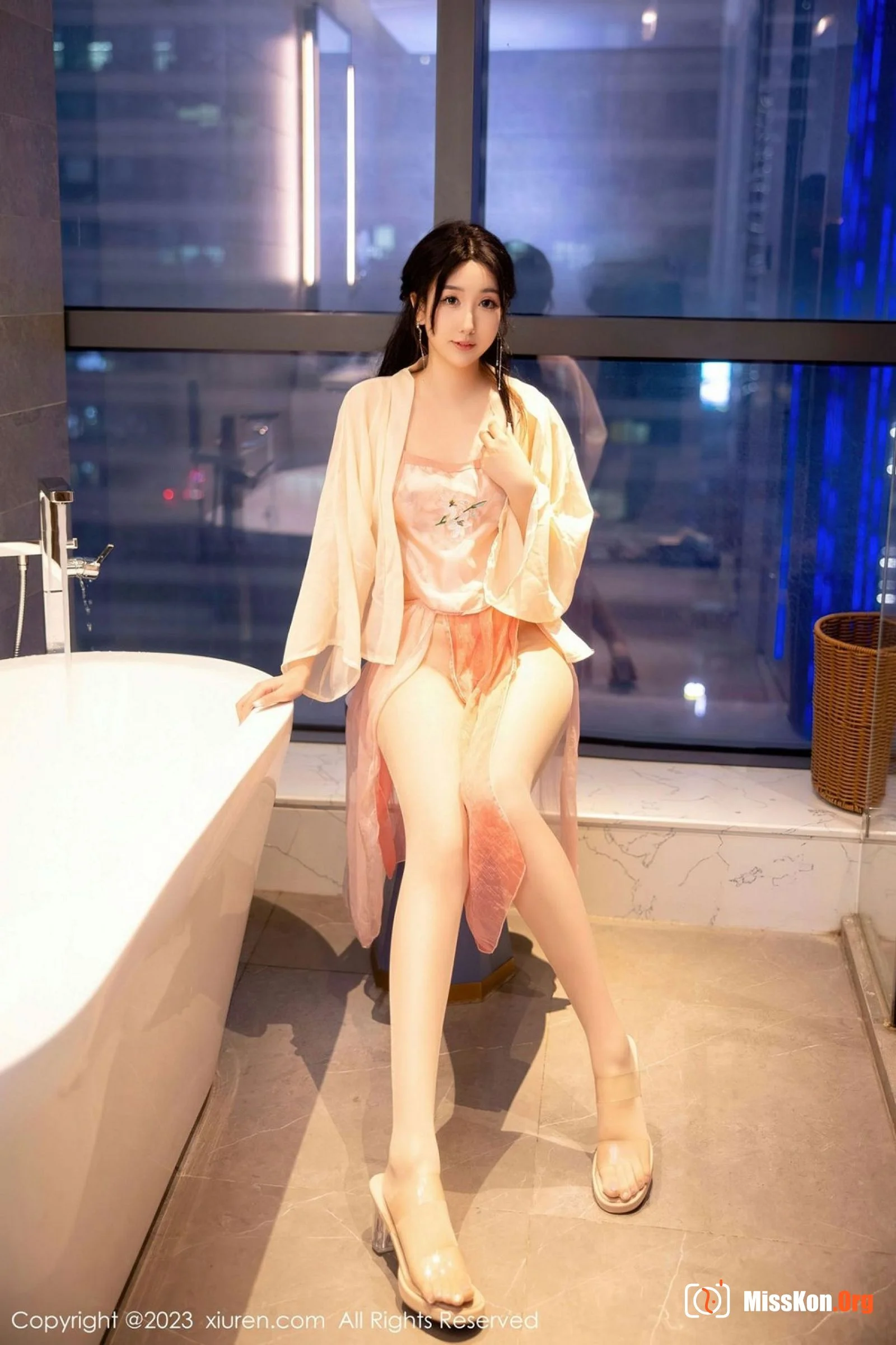 Makoto Jiang - Photo 2