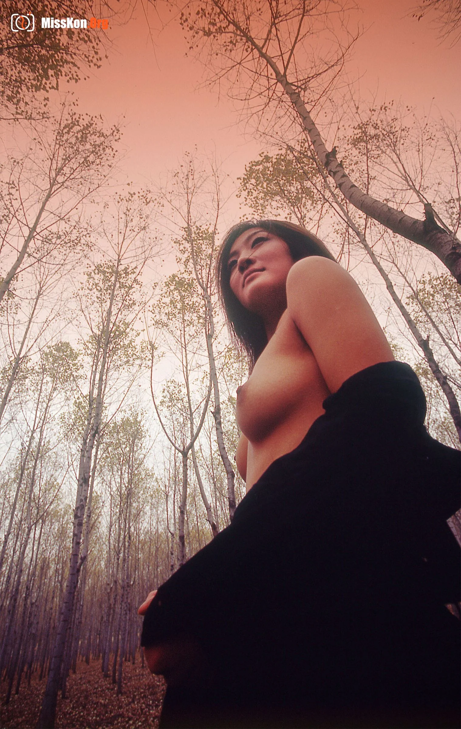 Mao Ming: Woman among autumn leaves (2022-06-12) - Photo 11