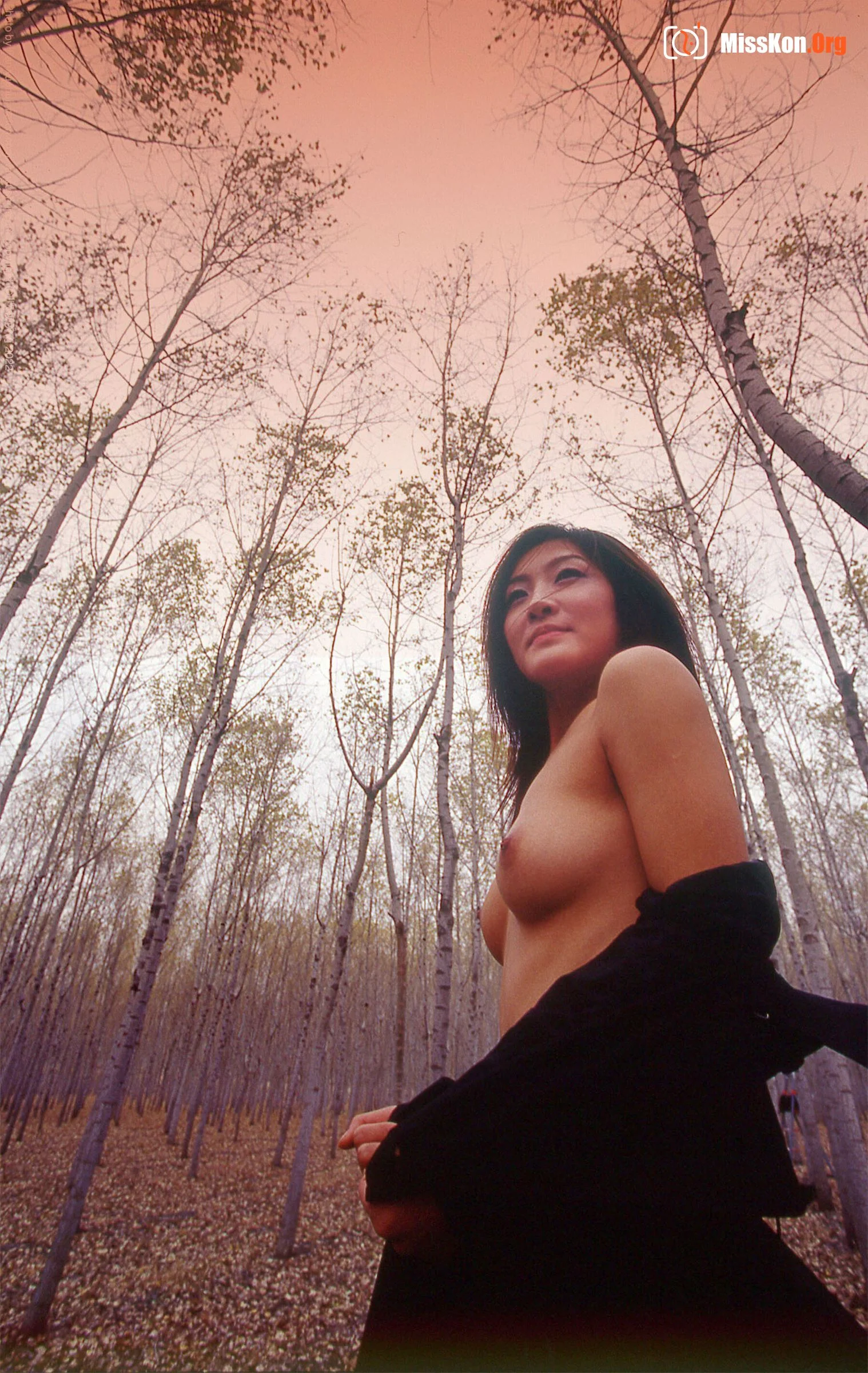 Mao Ming: Woman among autumn leaves (2022-06-12) - Photo 12