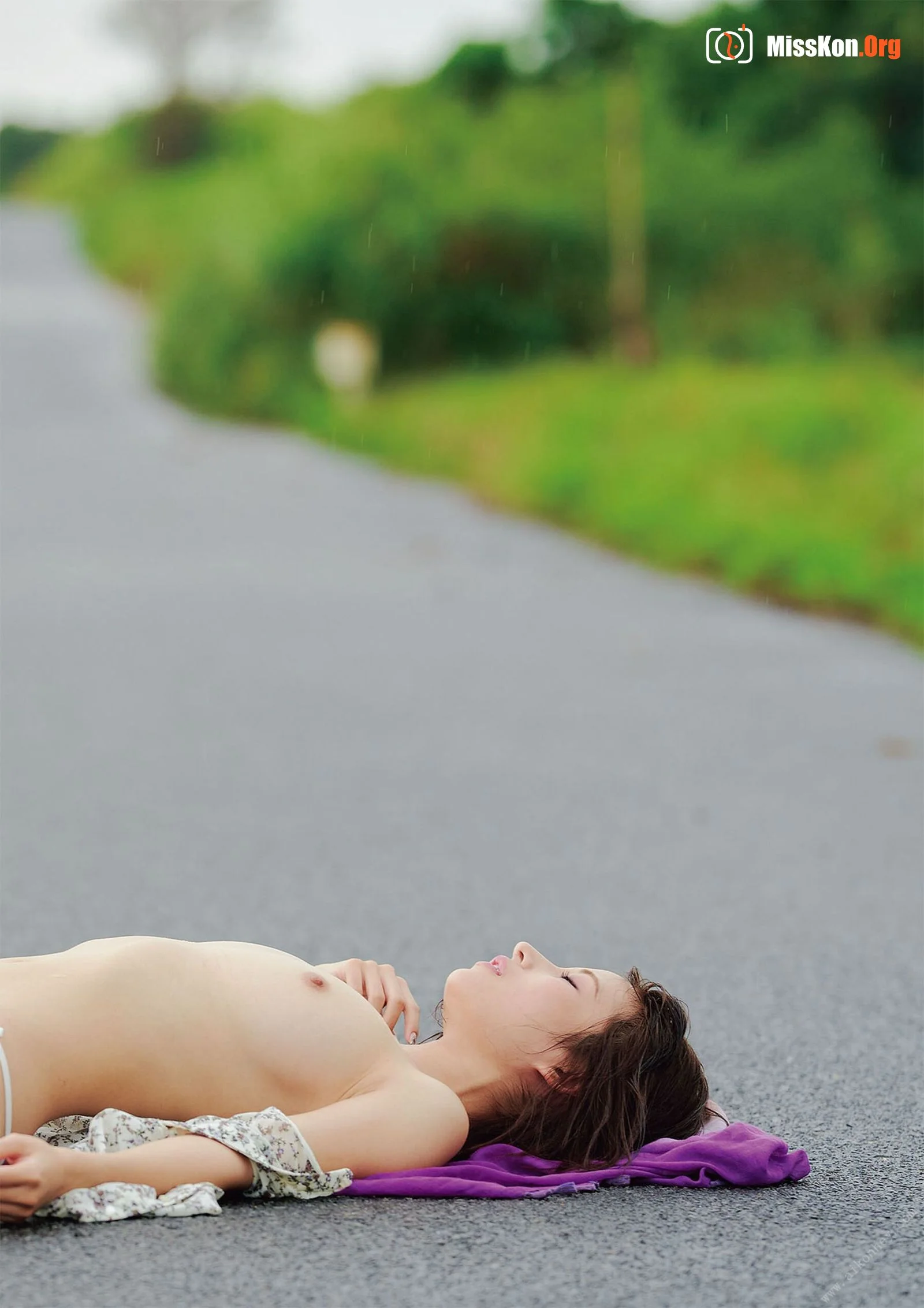 Mayuki Ito: Contrast (Photobook) - Photo 10