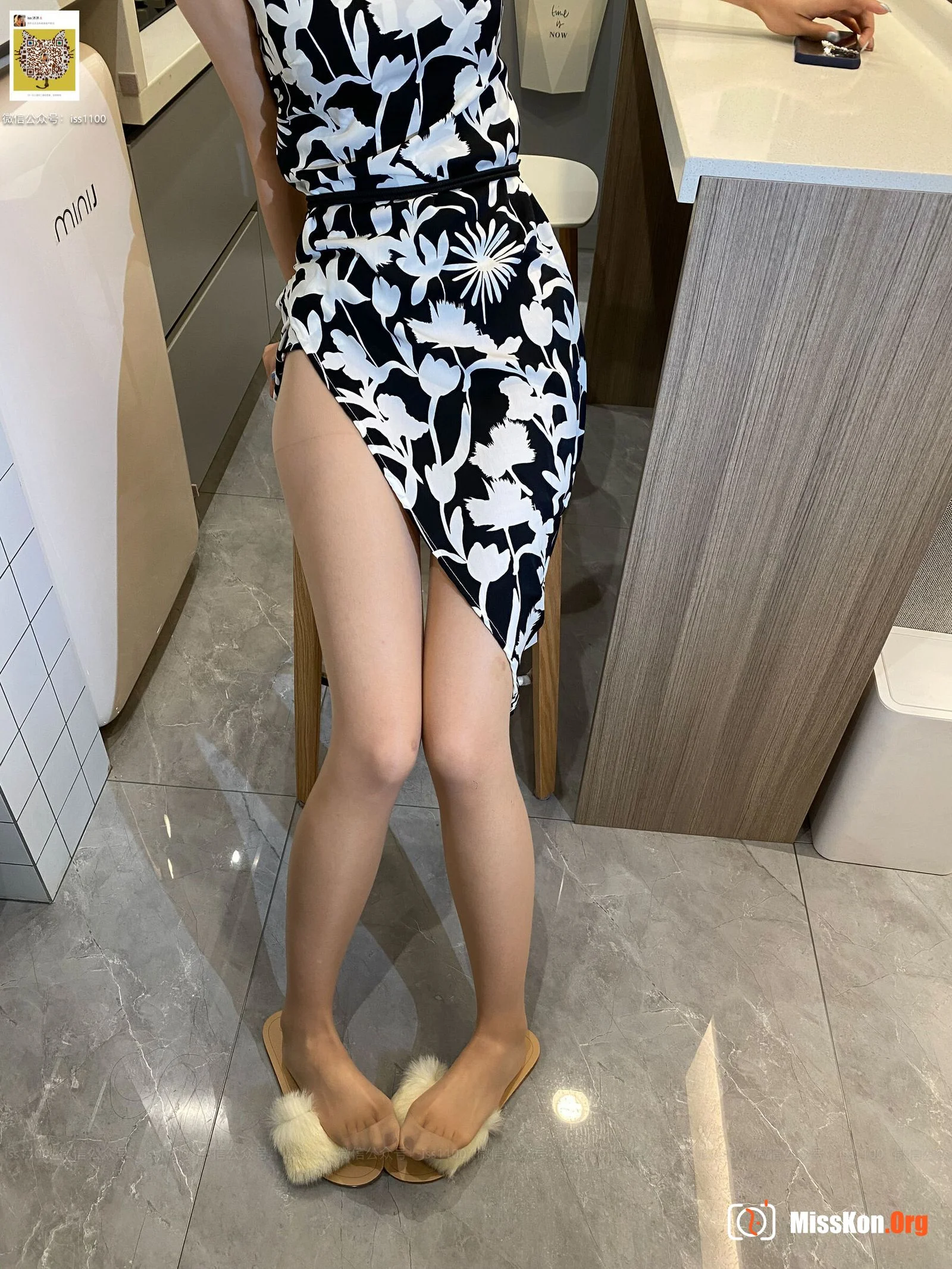Mei Han: Off silk - Photo 4