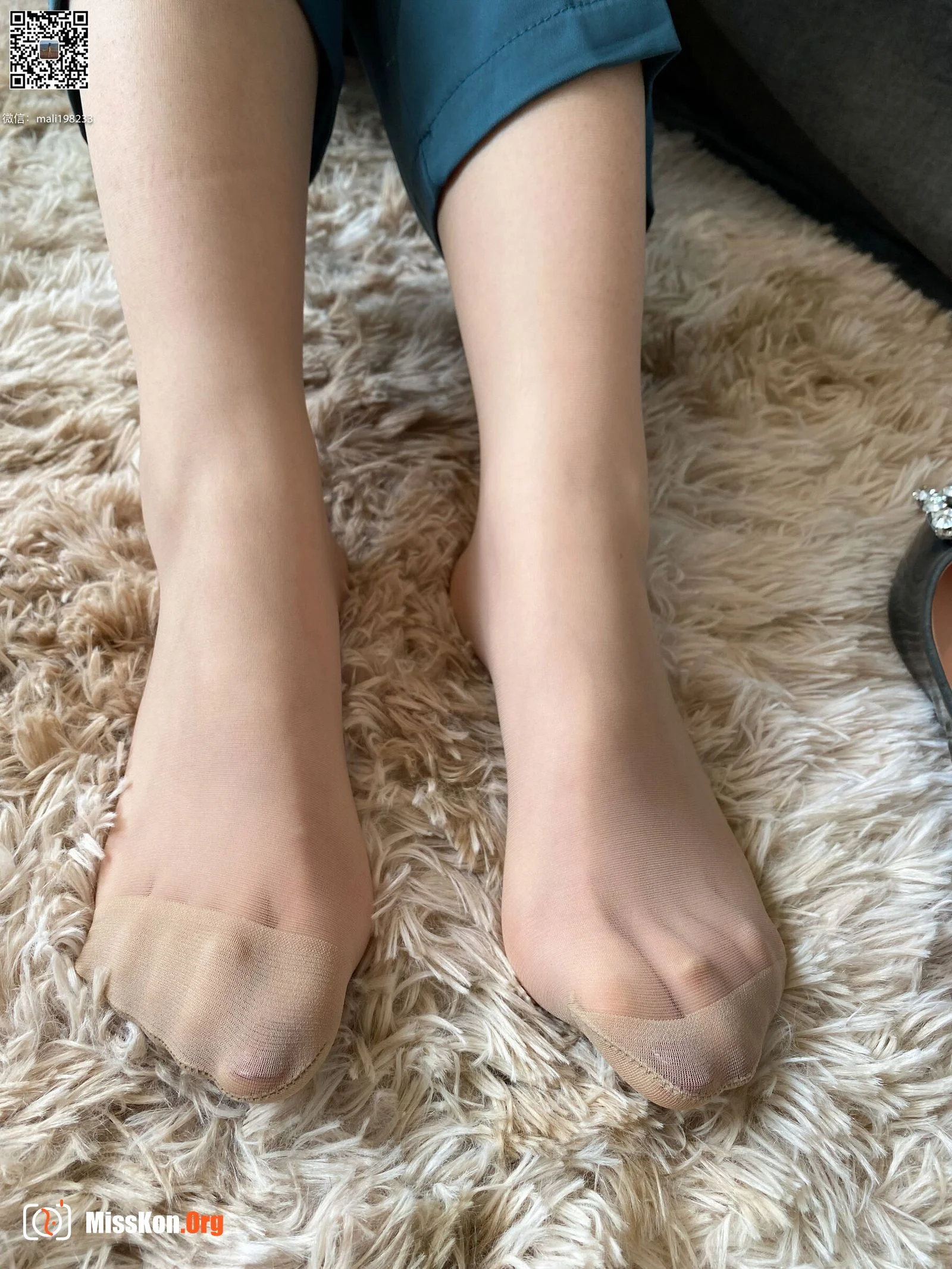 Mei Han: Play with feet - Photo 10