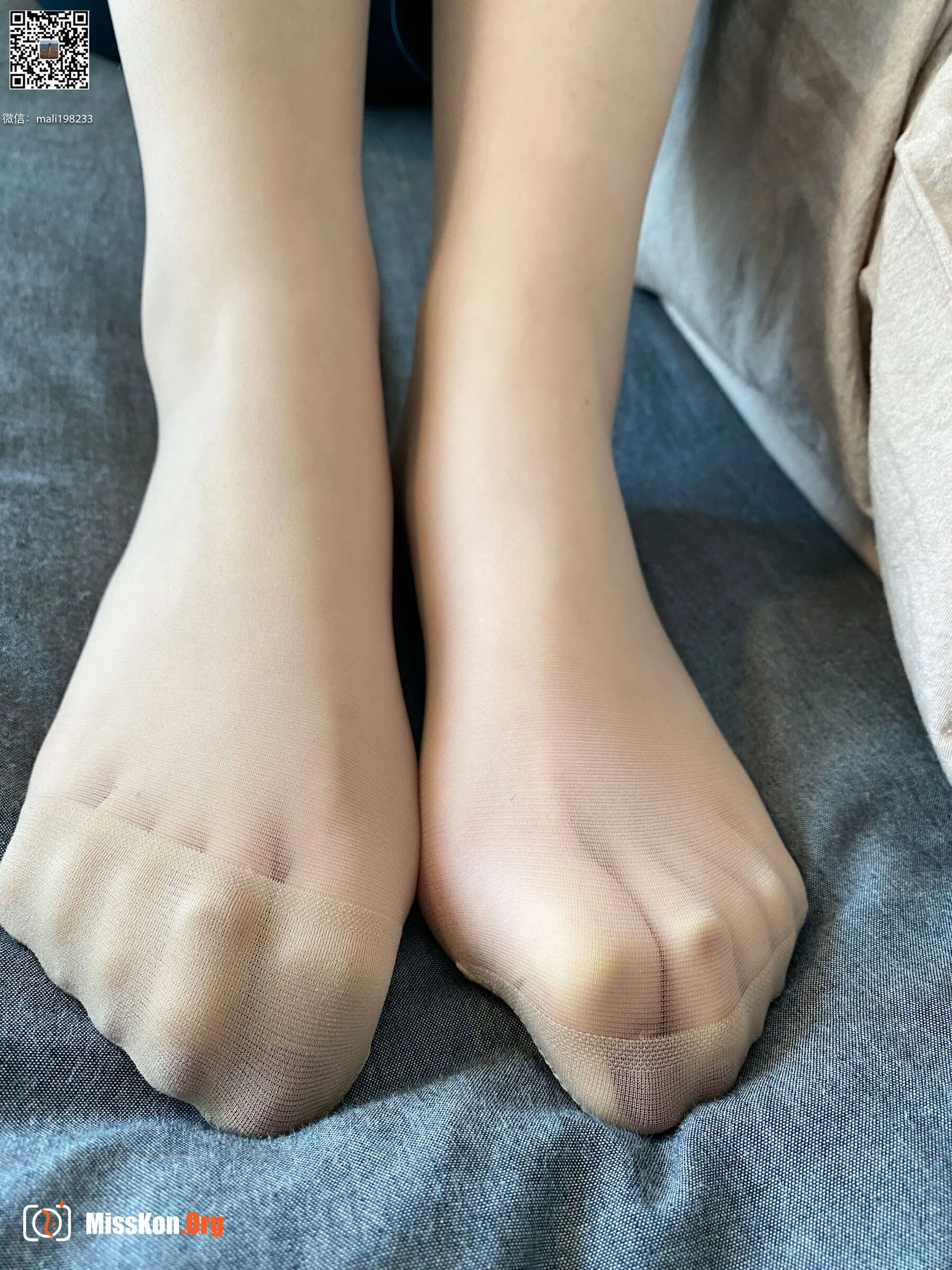 Mei Han: Play with feet - Photo 15
