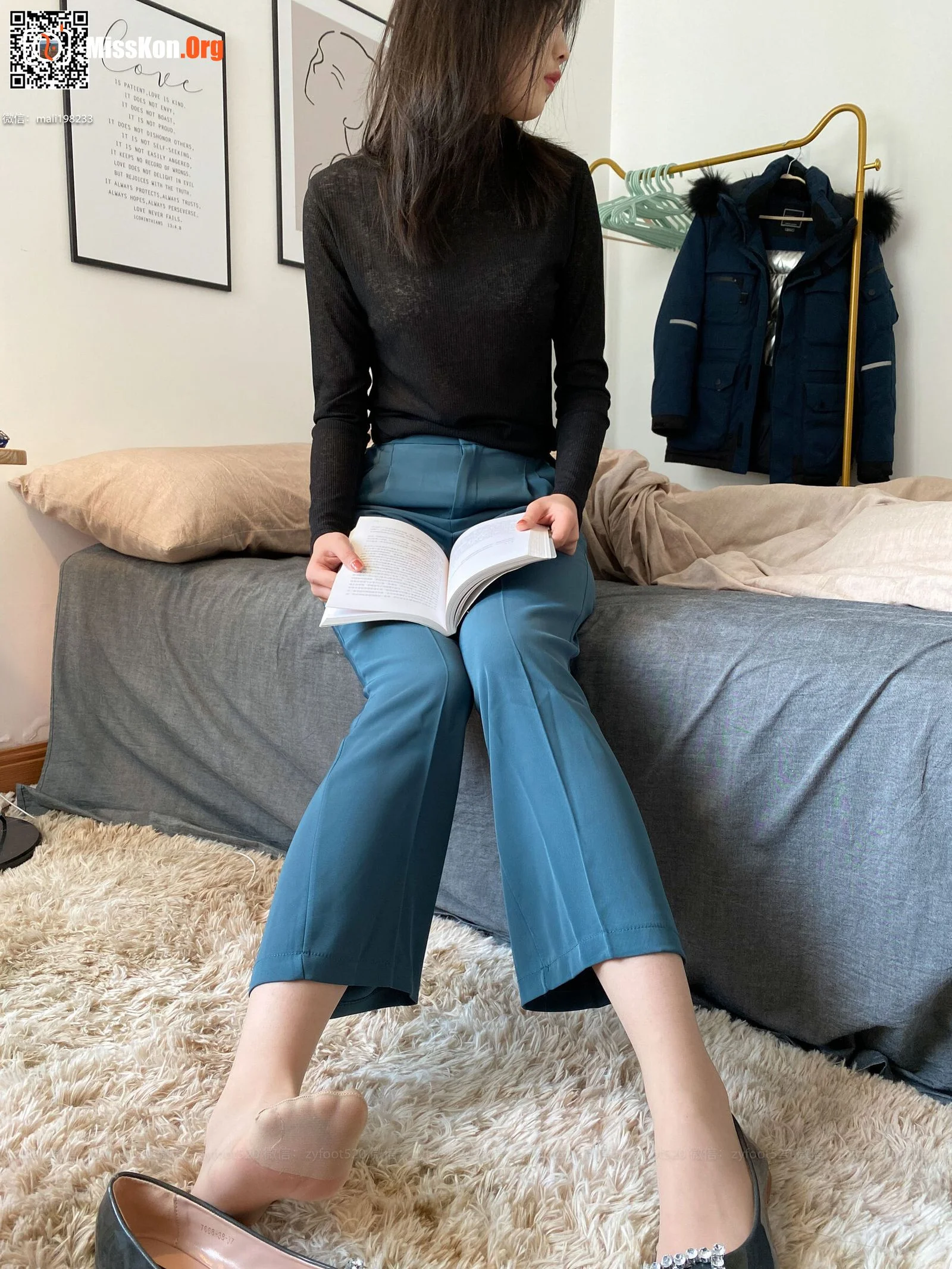 Mei Han: Play with feet - Photo 5