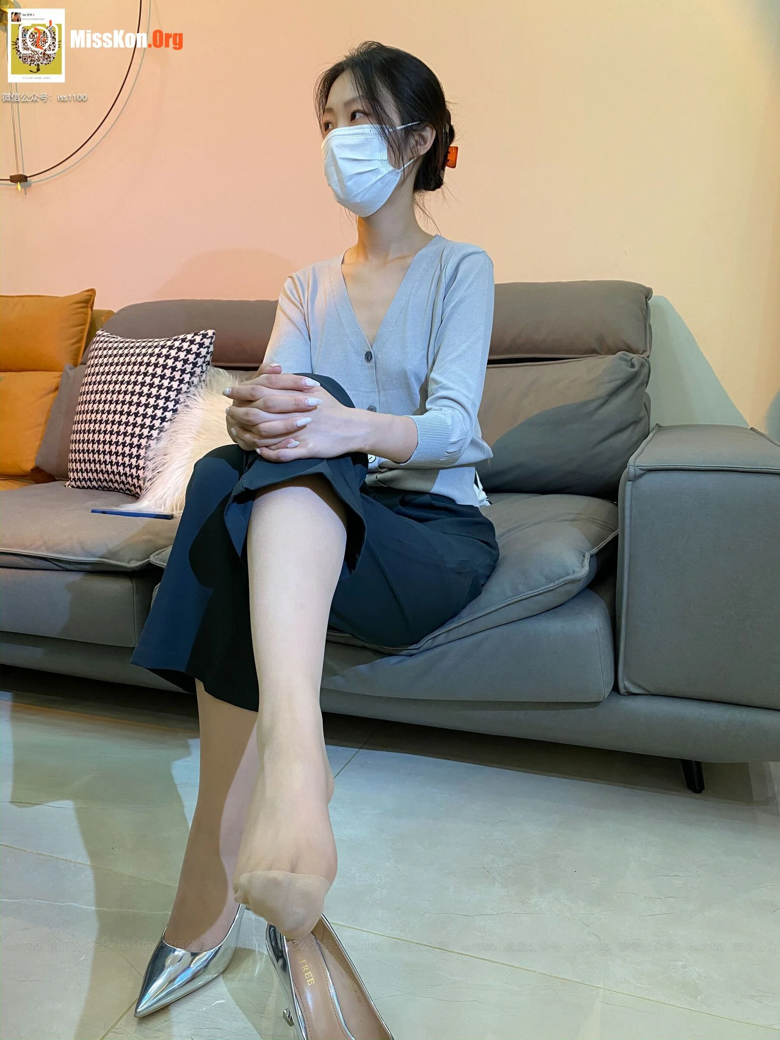 Mei Han "Silk in Pants" - Photo 15