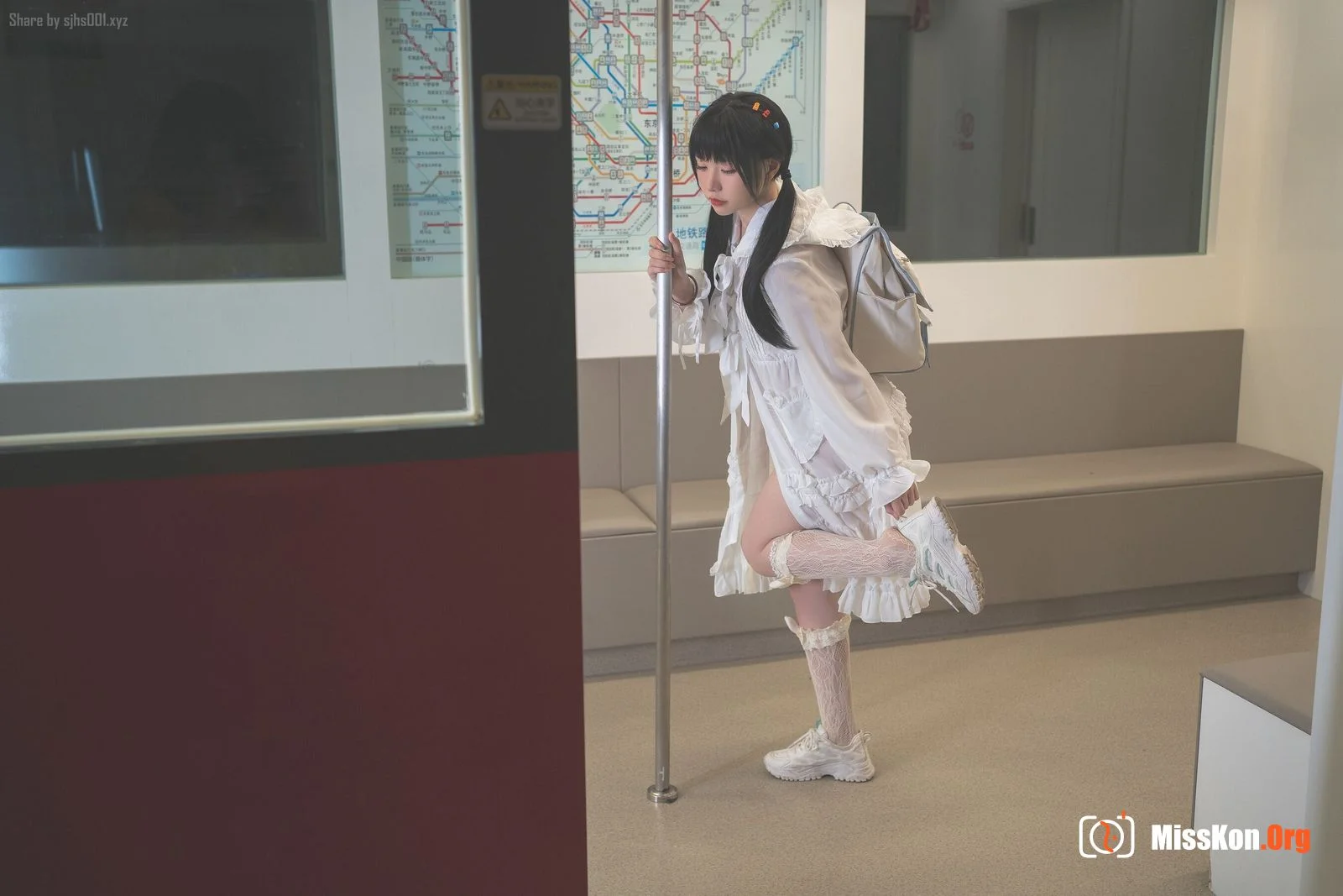 Meow Xiaoji: Late night subway - Photo 16