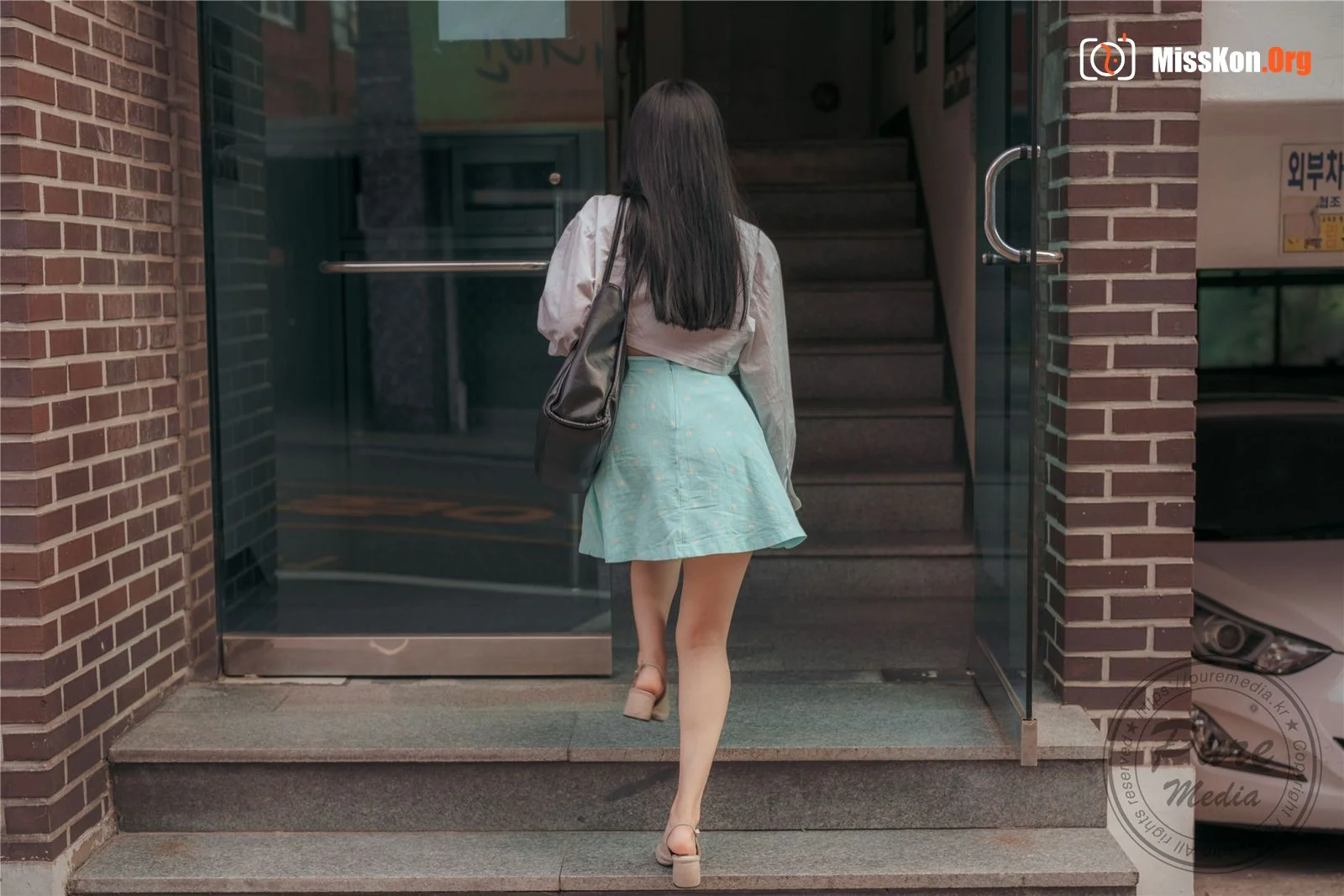 Min-Ah: The pet girl - Photo 6