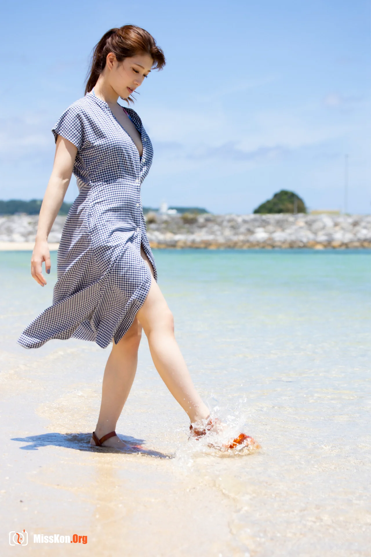 Minaho Ariga: CRAZY SUMMER - Photo 9