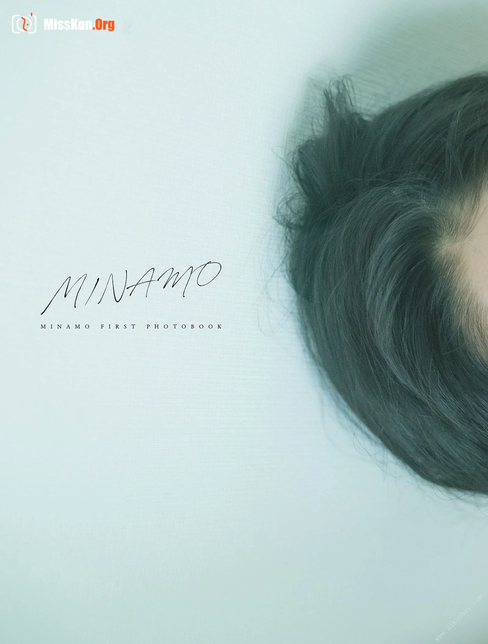 MINAMO: First Photo Book - Photo 7