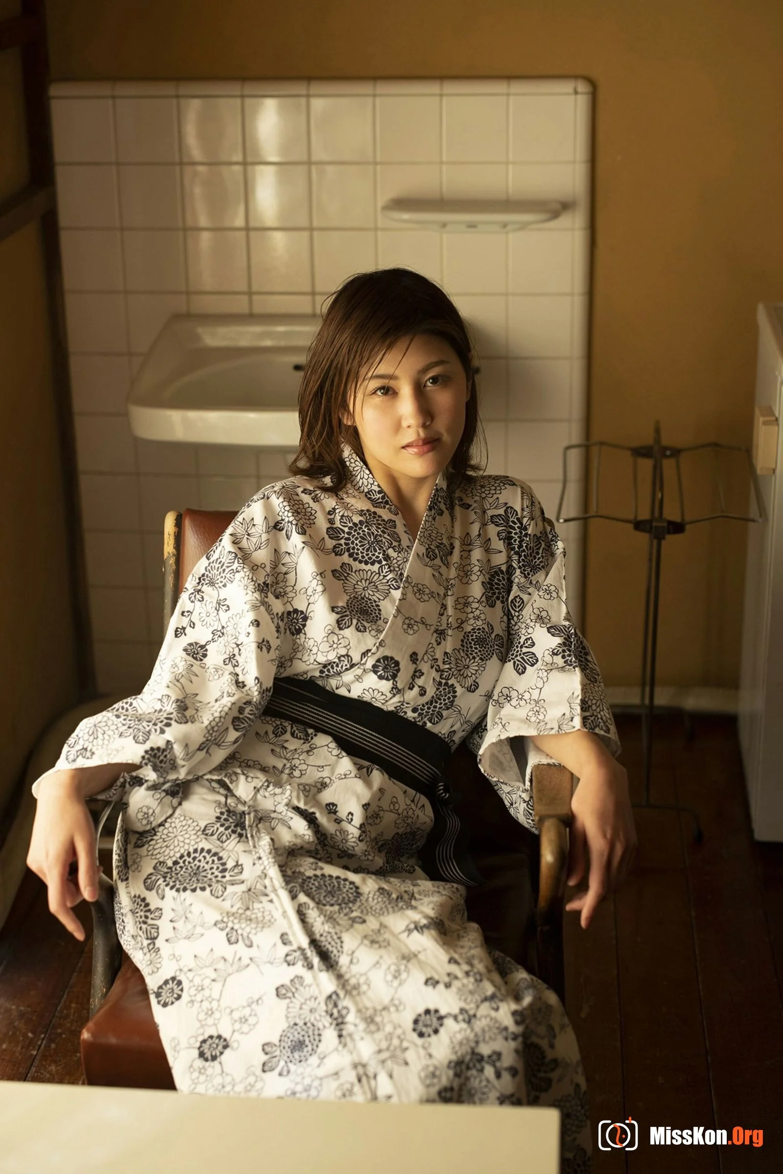 Minosuzume: Diary of an Unfaithful Man - Photo 12