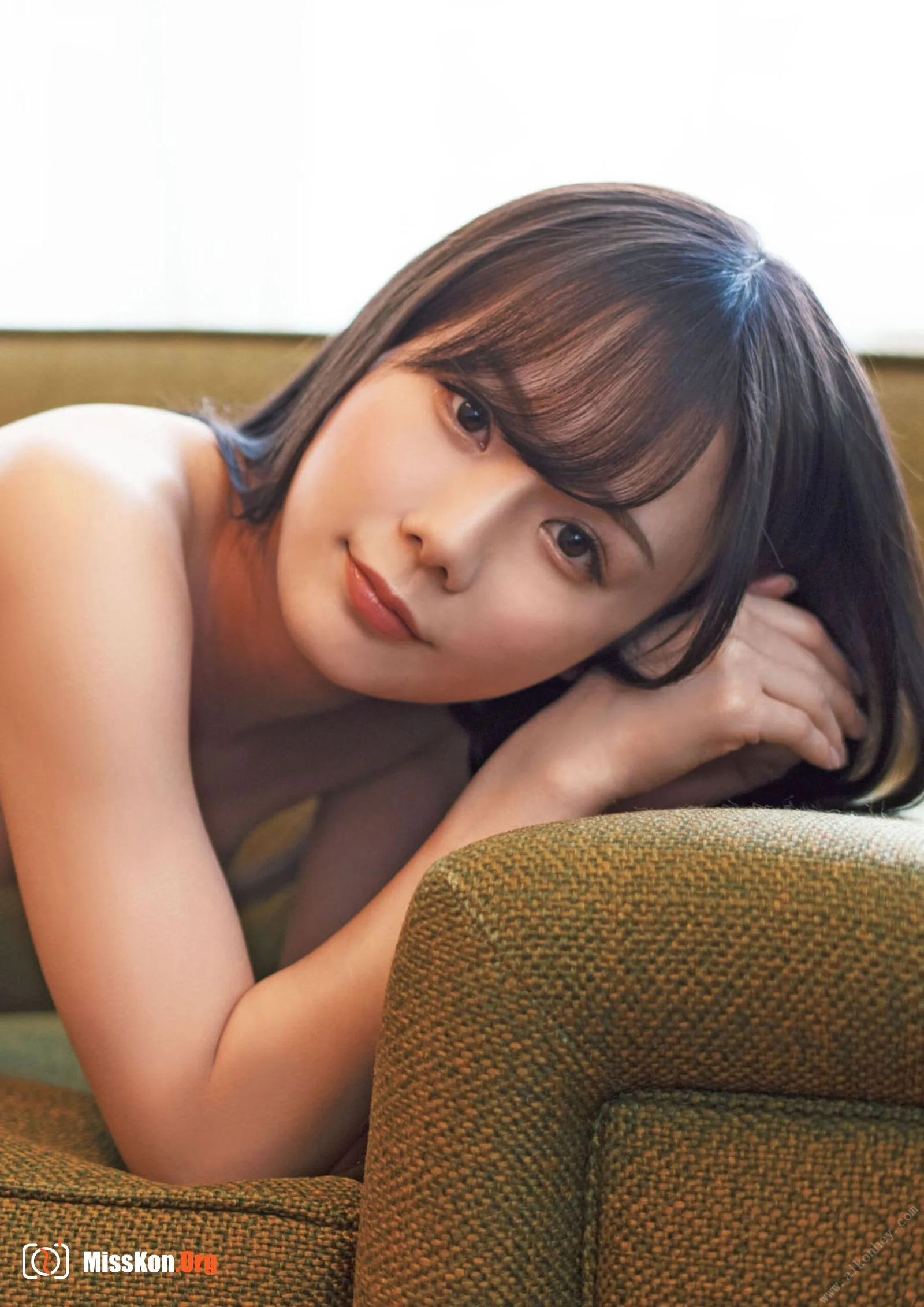 Miru Sakamichi: 1st Photo Album: Pendiente - Photo 13