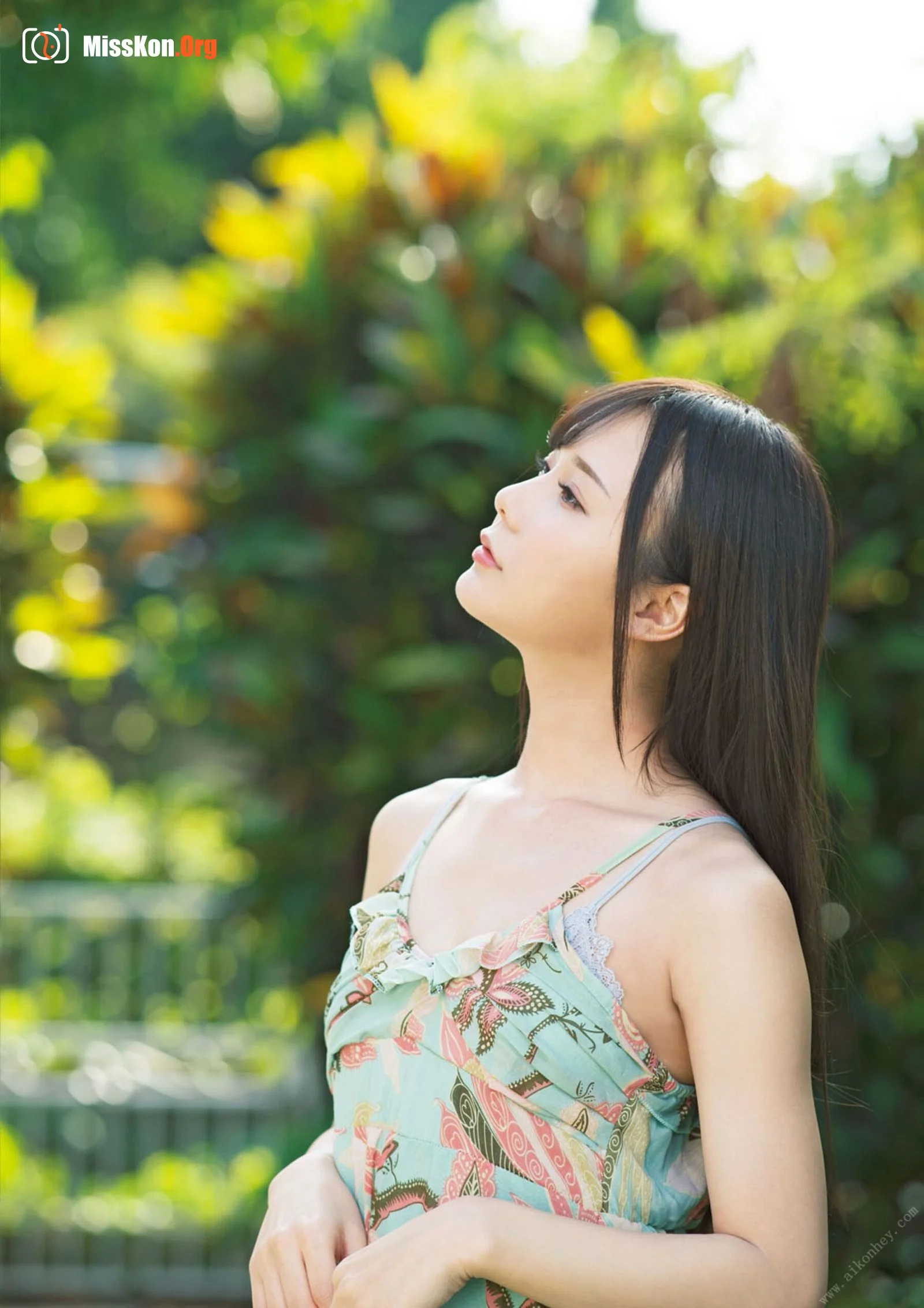 Miru Sakamichi: 1st Photo Album: Pendiente - Photo 5