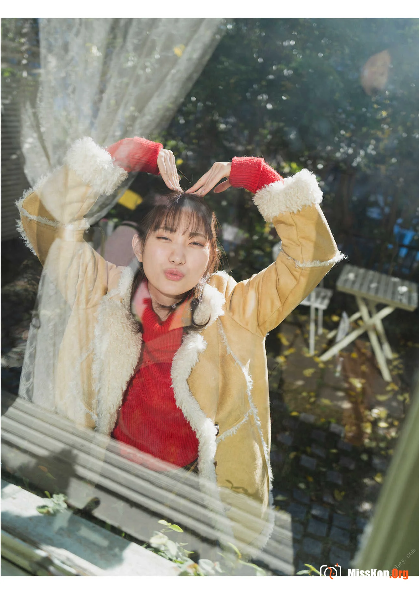 Mitani Akari: Taken - Photo 16