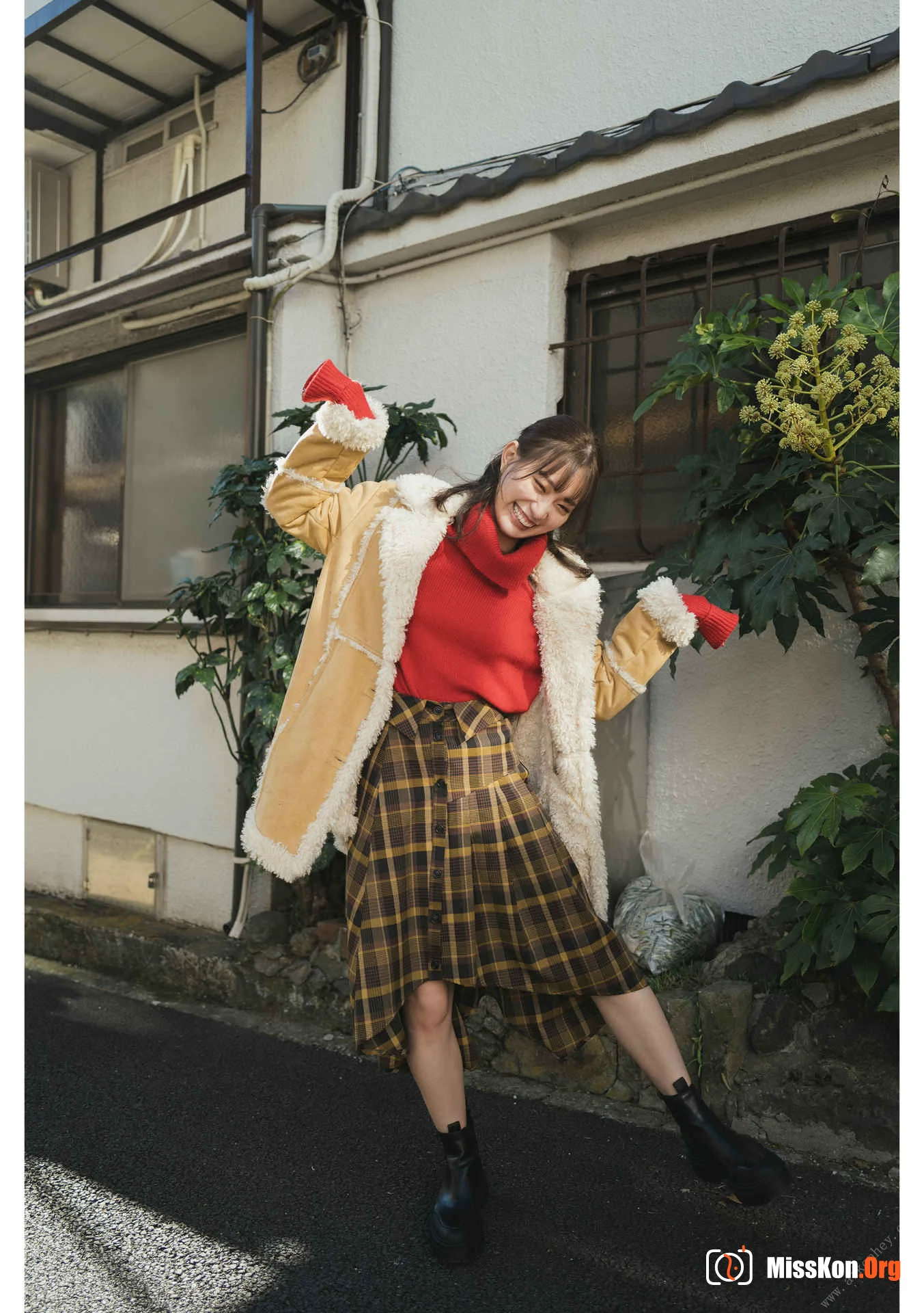 Mitani Akari: Taken - Photo 18