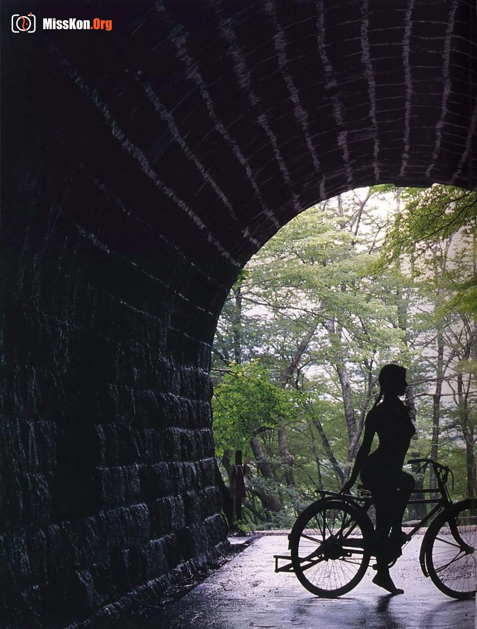 Miyuki Komatsu: Breast image (1994-10-15) - Photo 6